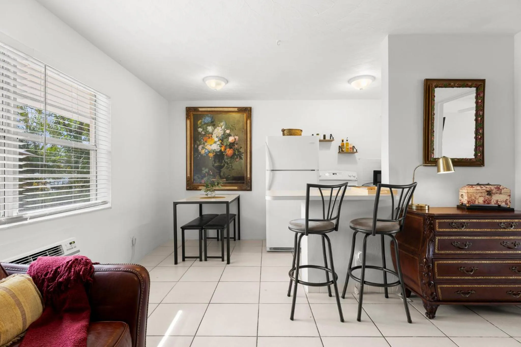 Living room in Victoria Park Regency