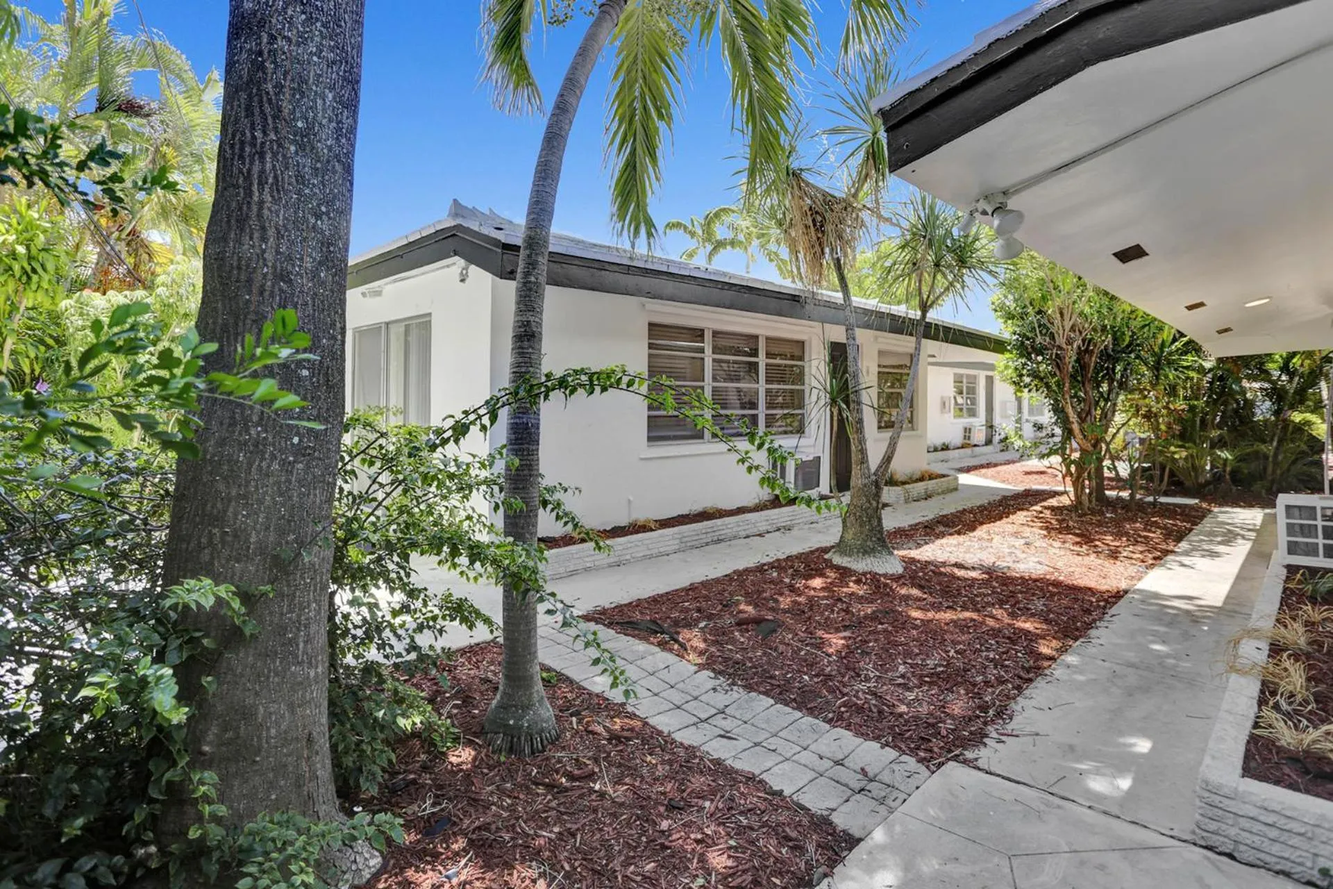 Property building in Victoria Park Regency