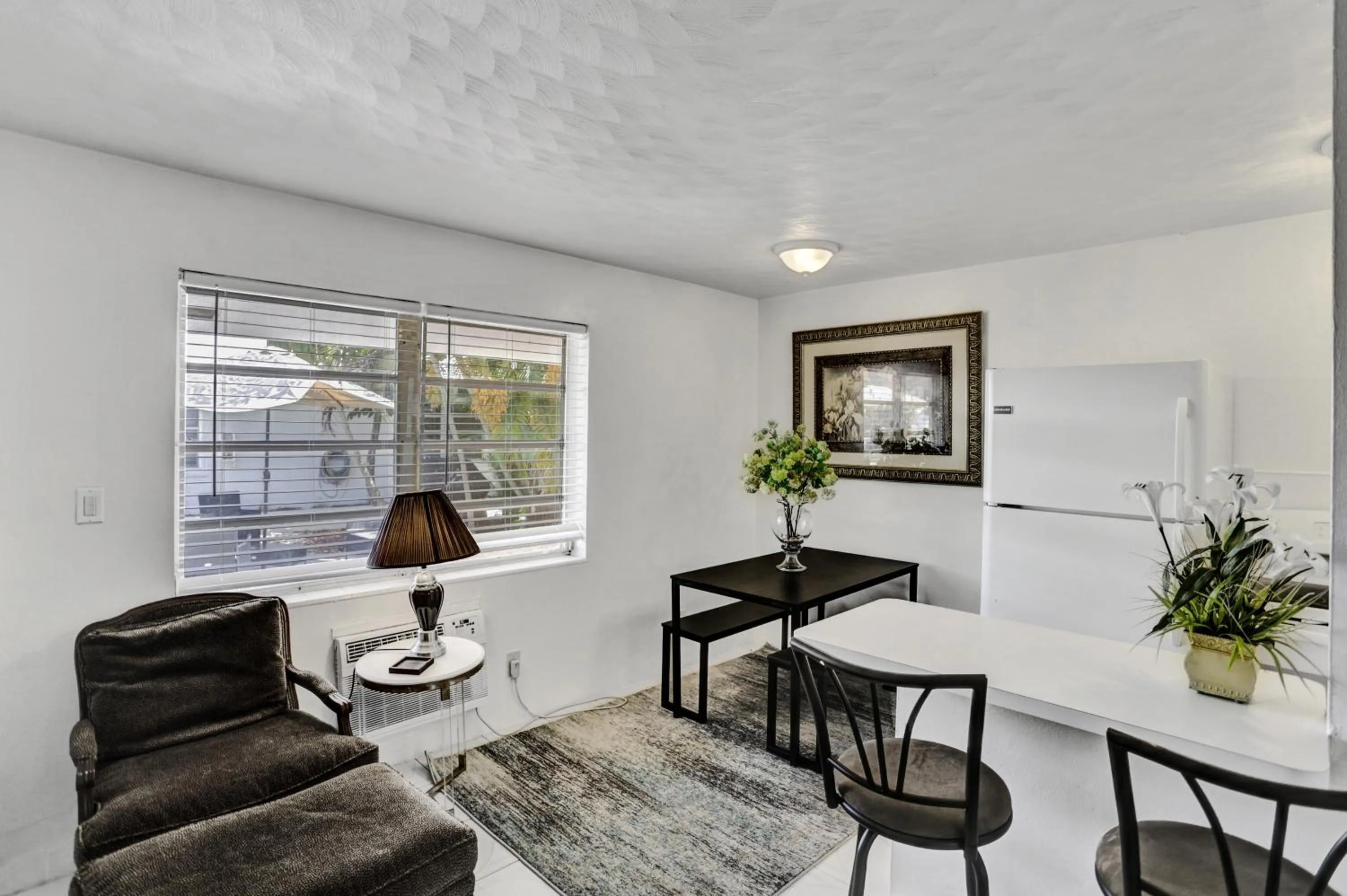 Living room in Victoria Park Regency