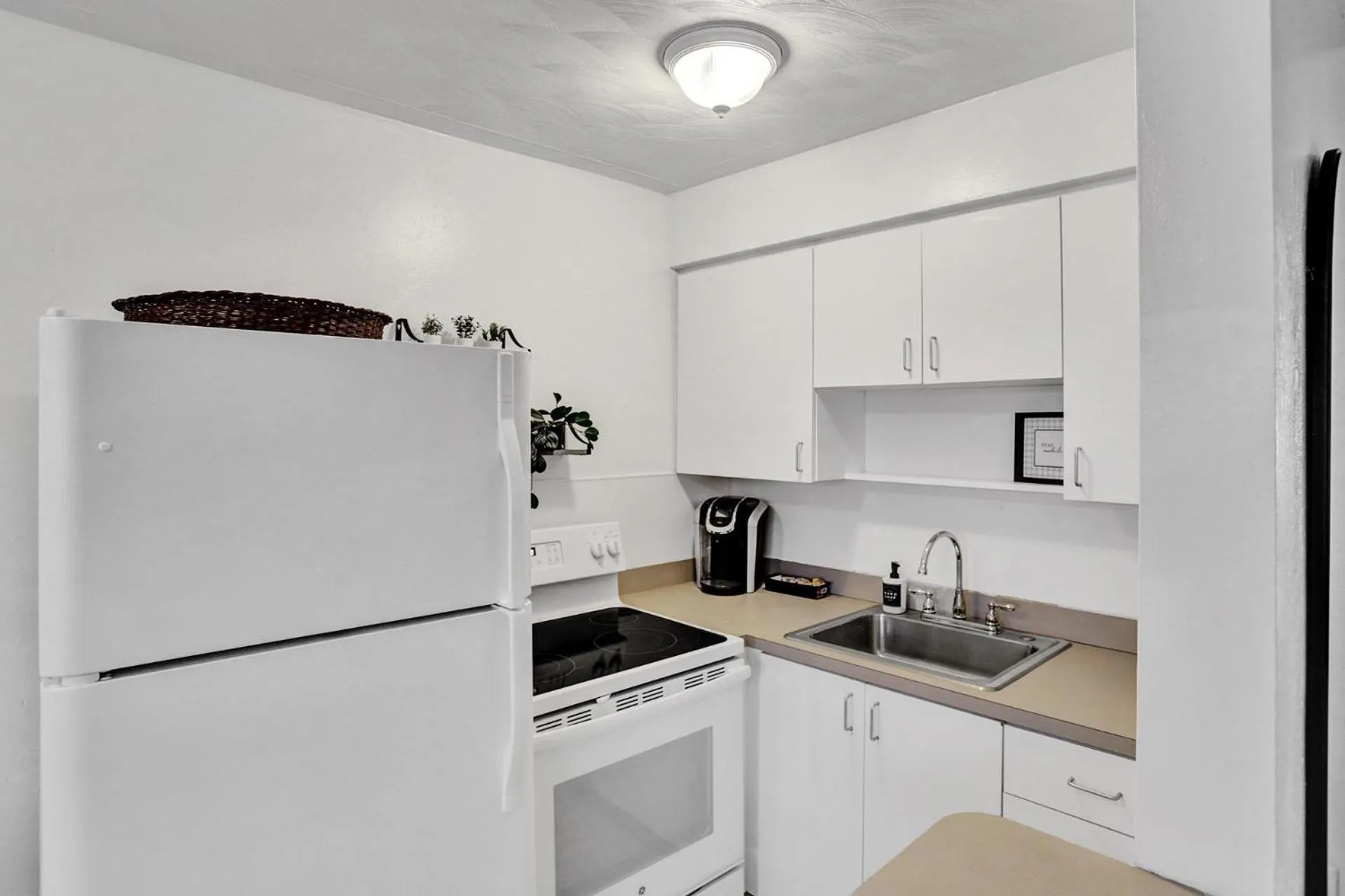 Kitchen or kitchenette in Victoria Park Regency