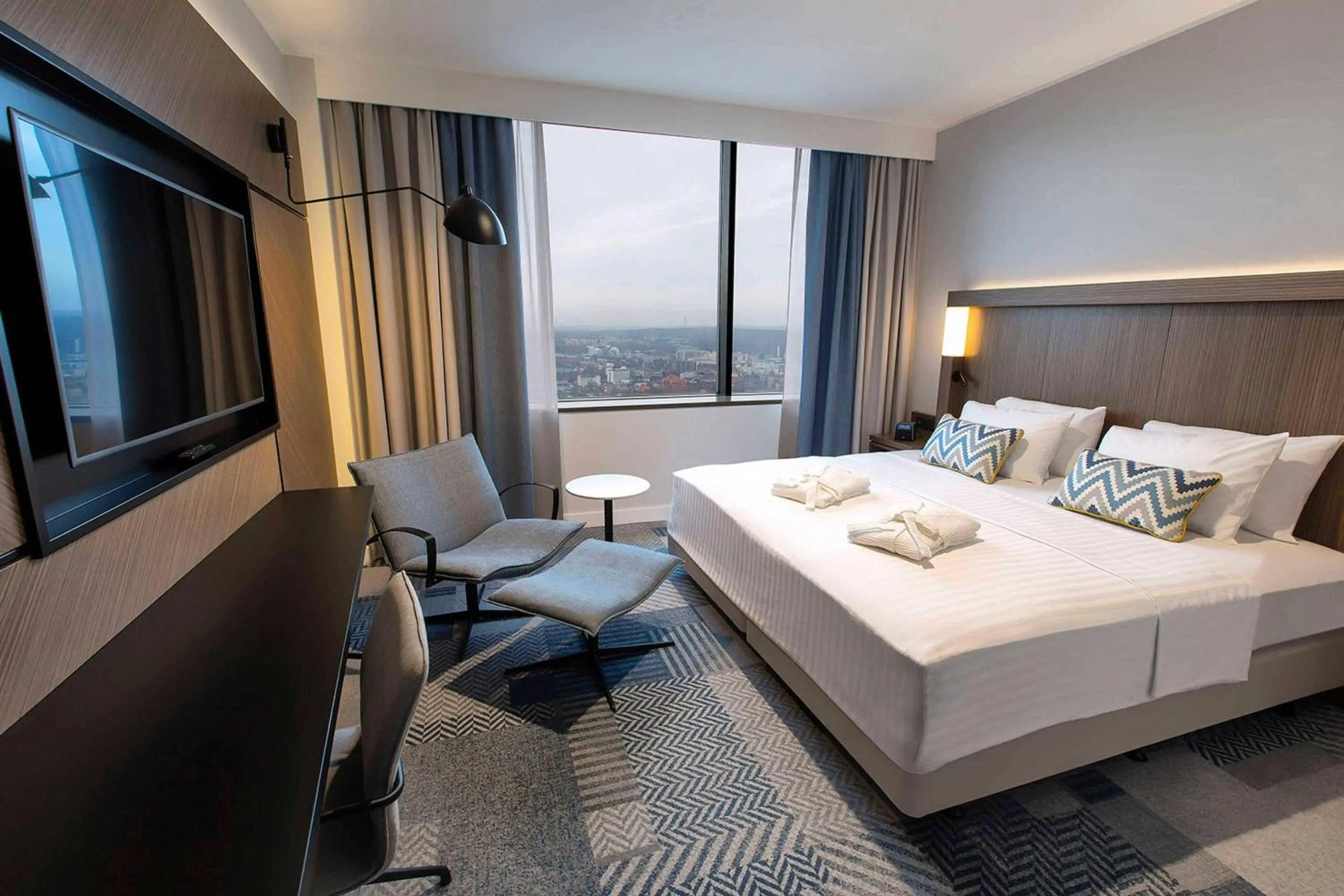 Photo of the whole room, Bed in Courtyard by Marriott Katowice City Center