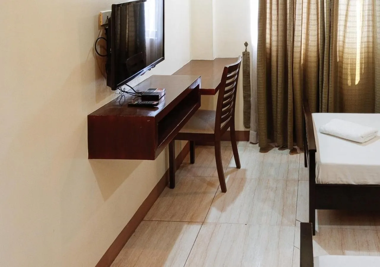 TV and multimedia, Bed in RedDoorz Plus @ Conclave Hotel Davao City