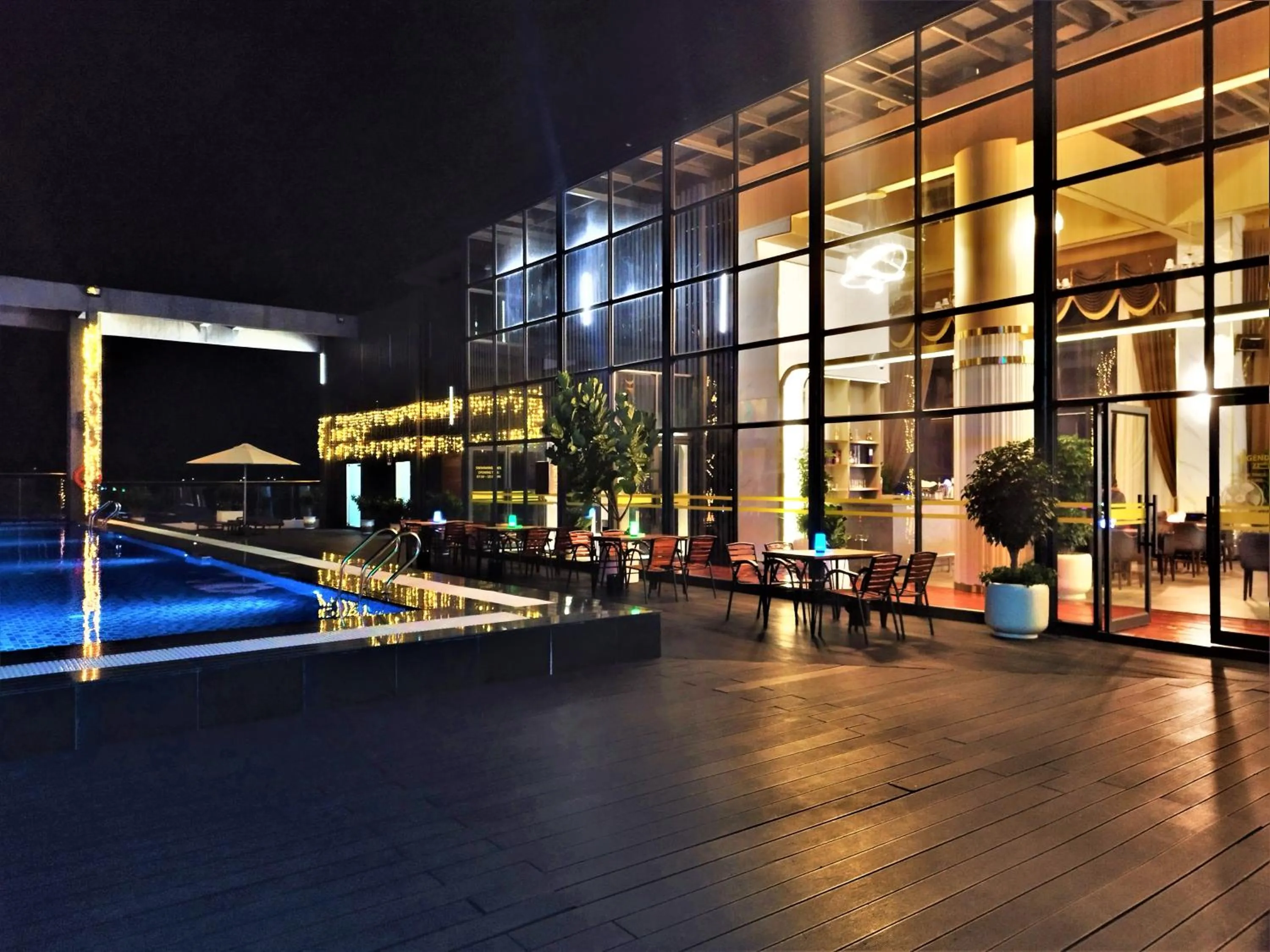 Restaurant/places to eat in Legend Hotel and Resort