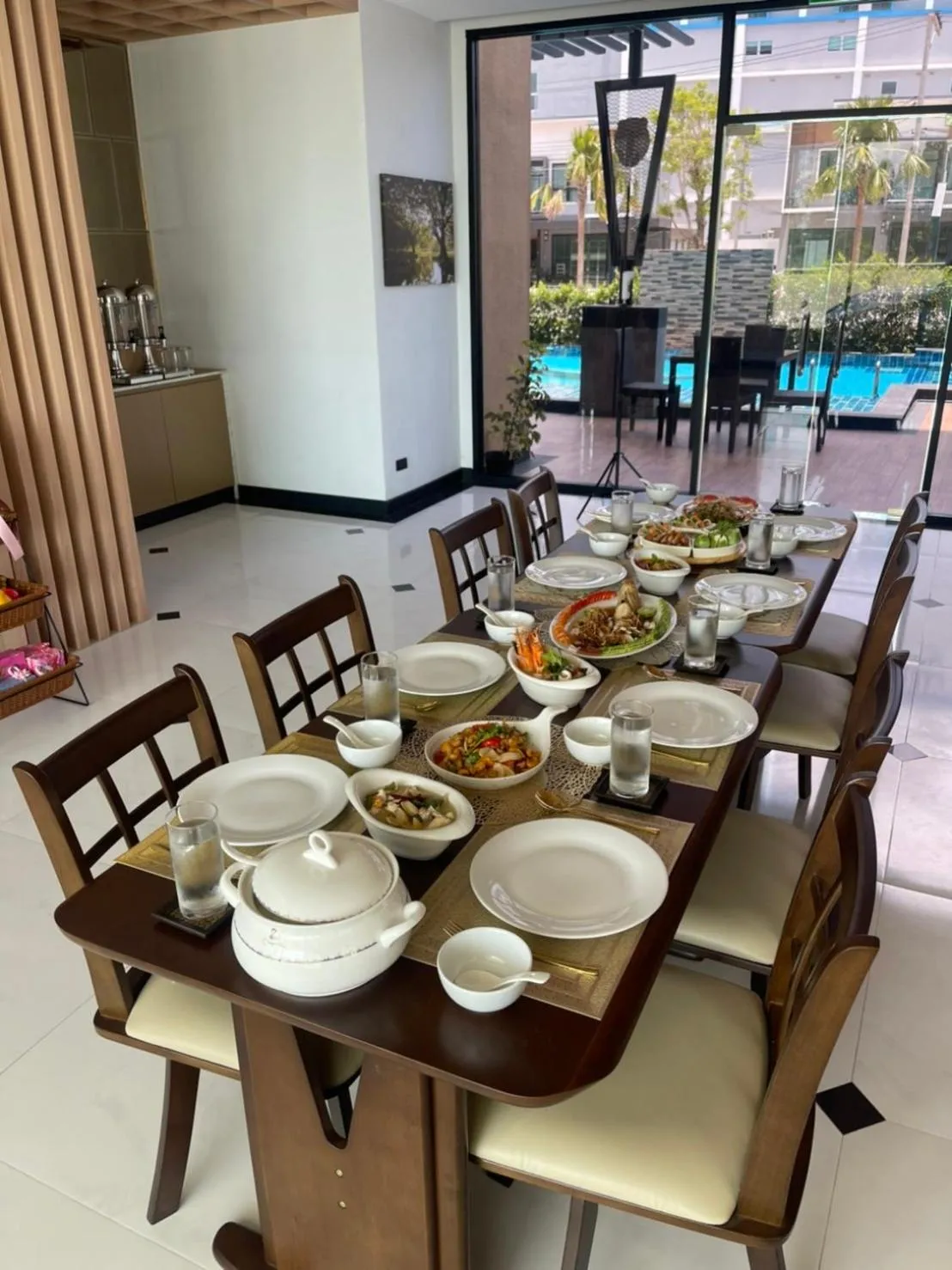 Restaurant/places to eat in Siri Hotel Lumphun