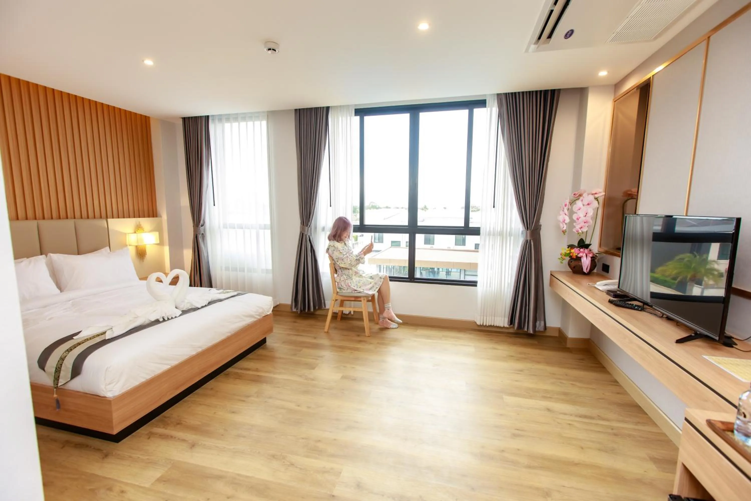 Photo of the whole room, Bed in Siri Hotel Lumphun