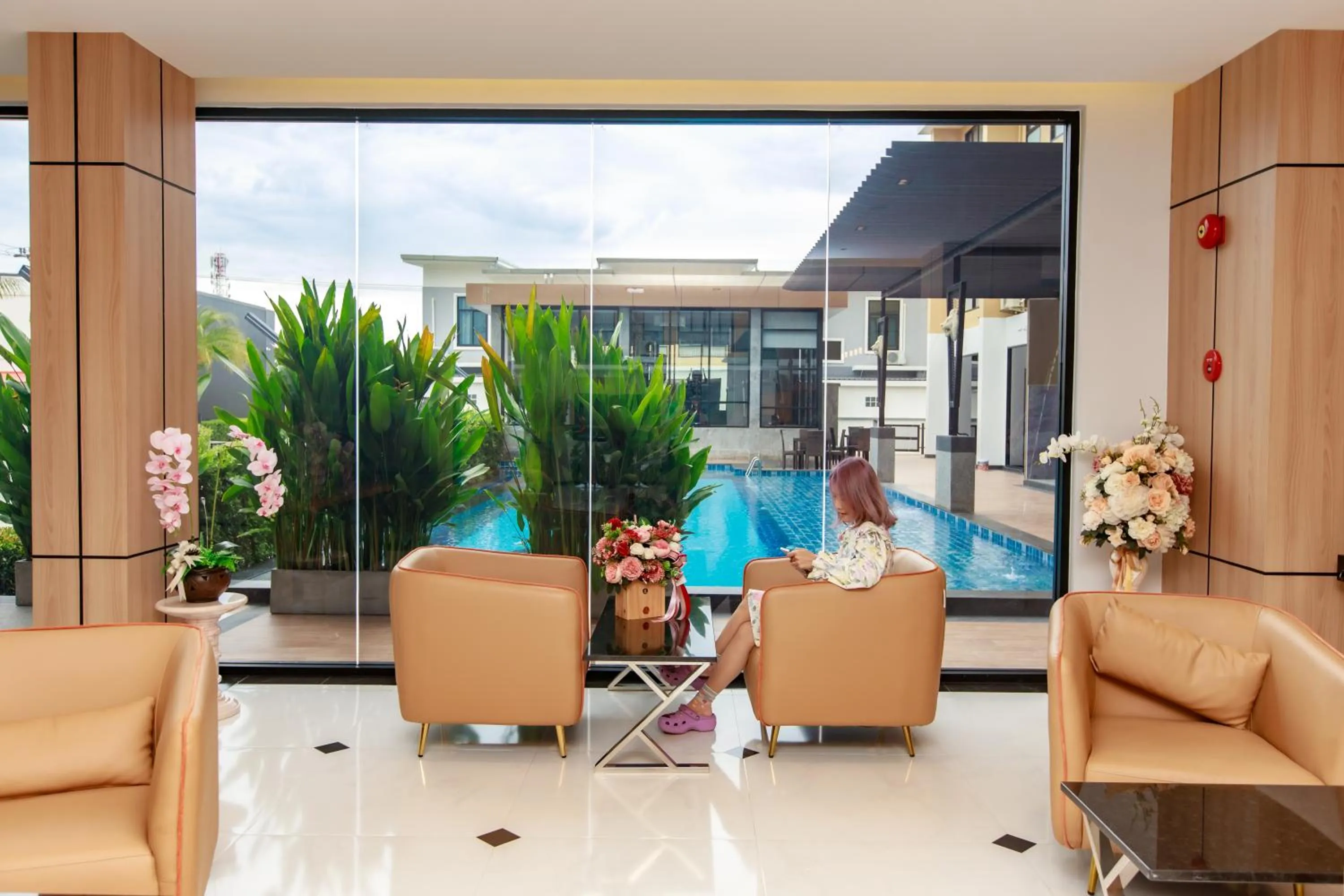 Seating area in Siri Hotel Lumphun