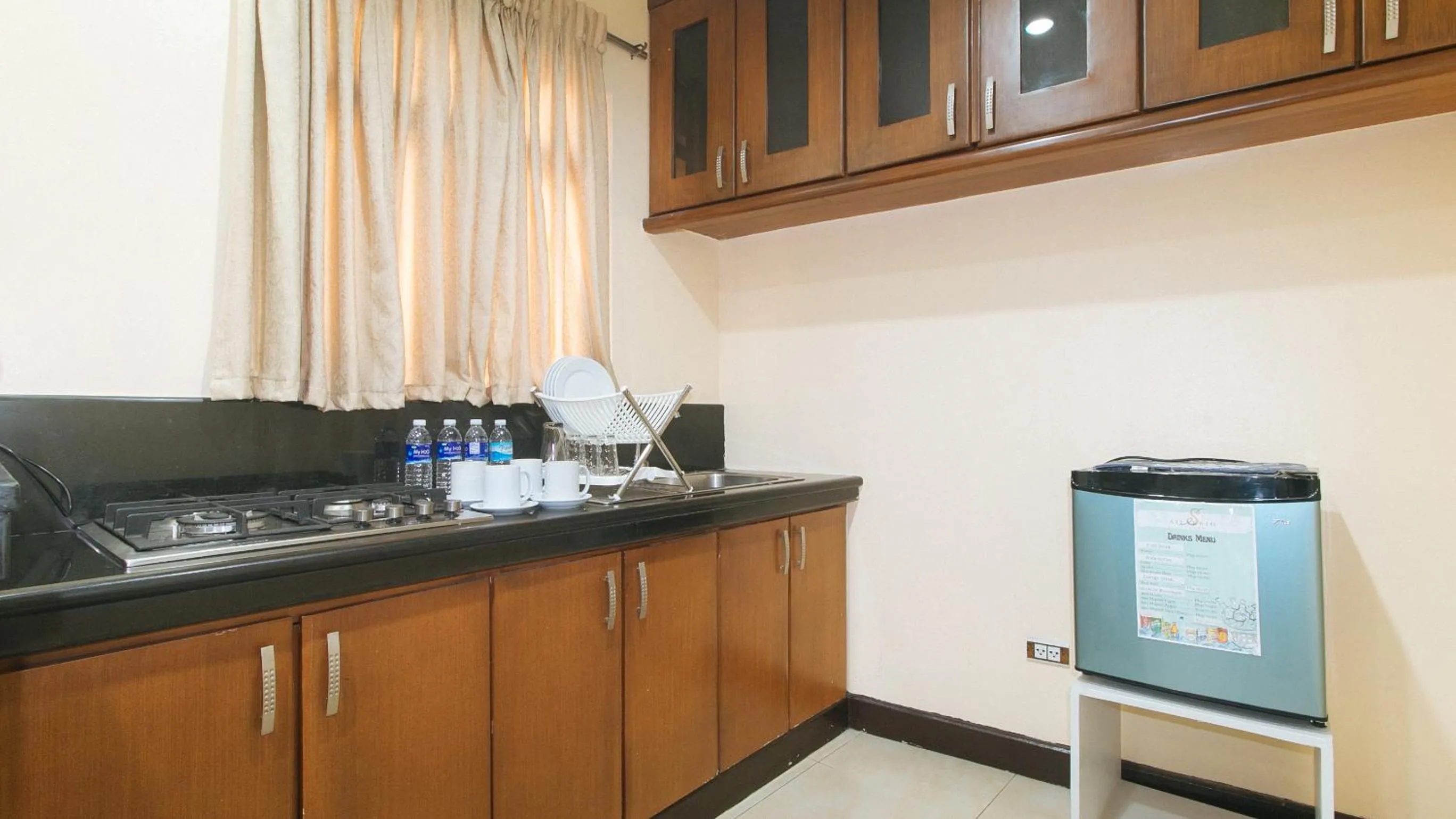 Kitchen or kitchenette in 153 Silverio Suites Betterliving Paranaque