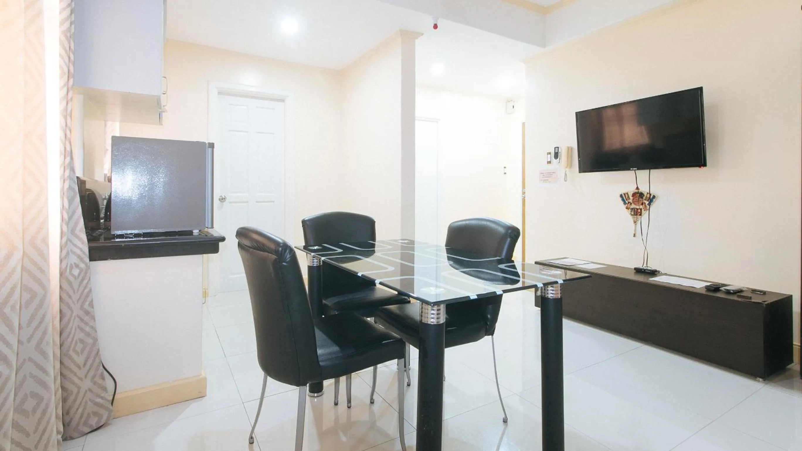 TV and multimedia in 153 Silverio Suites Betterliving Paranaque