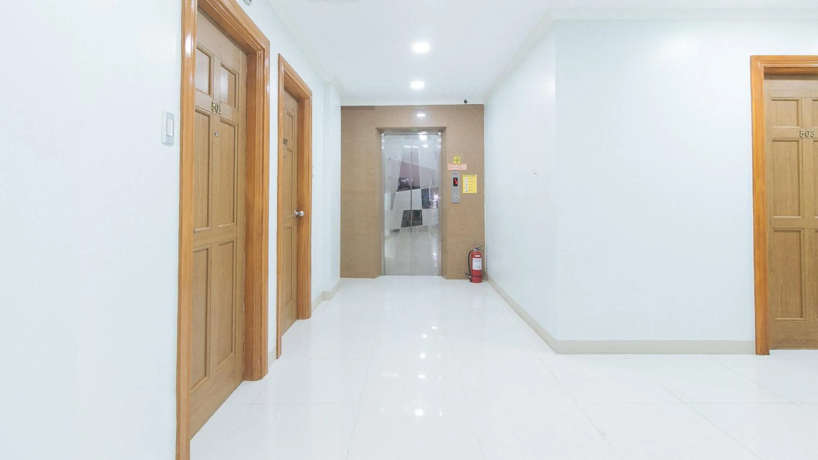 Area and facilities in 153 Silverio Suites Betterliving Paranaque