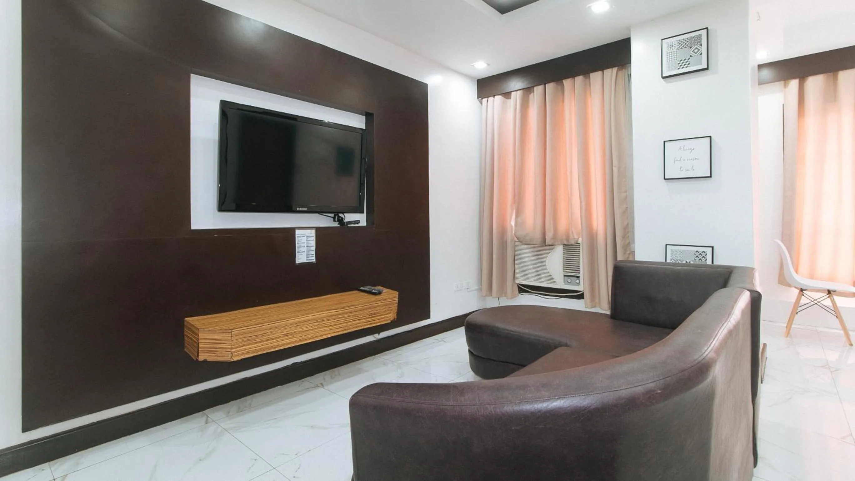 TV and multimedia in 153 Silverio Suites Betterliving Paranaque