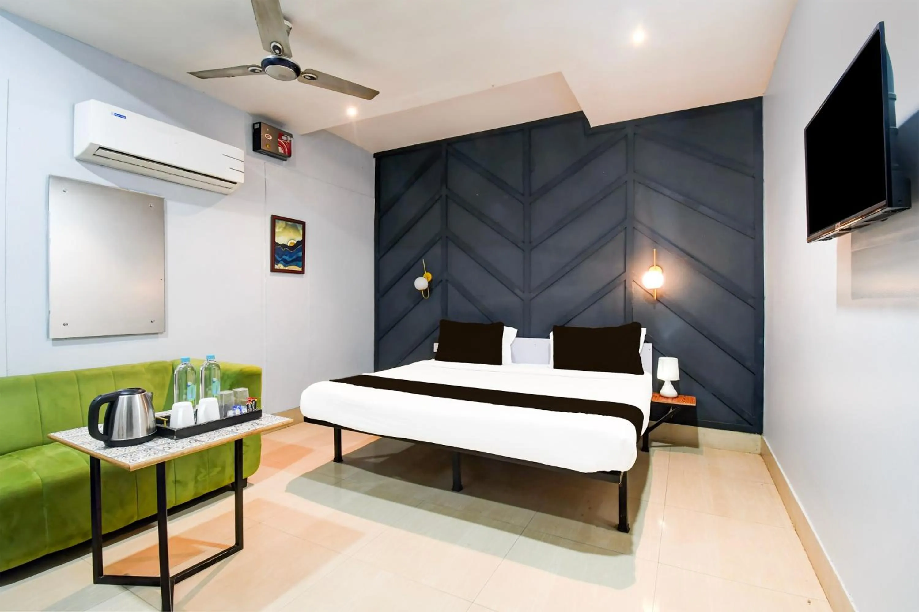 Bedroom, Bed in Hotel O Neatflix And Chill