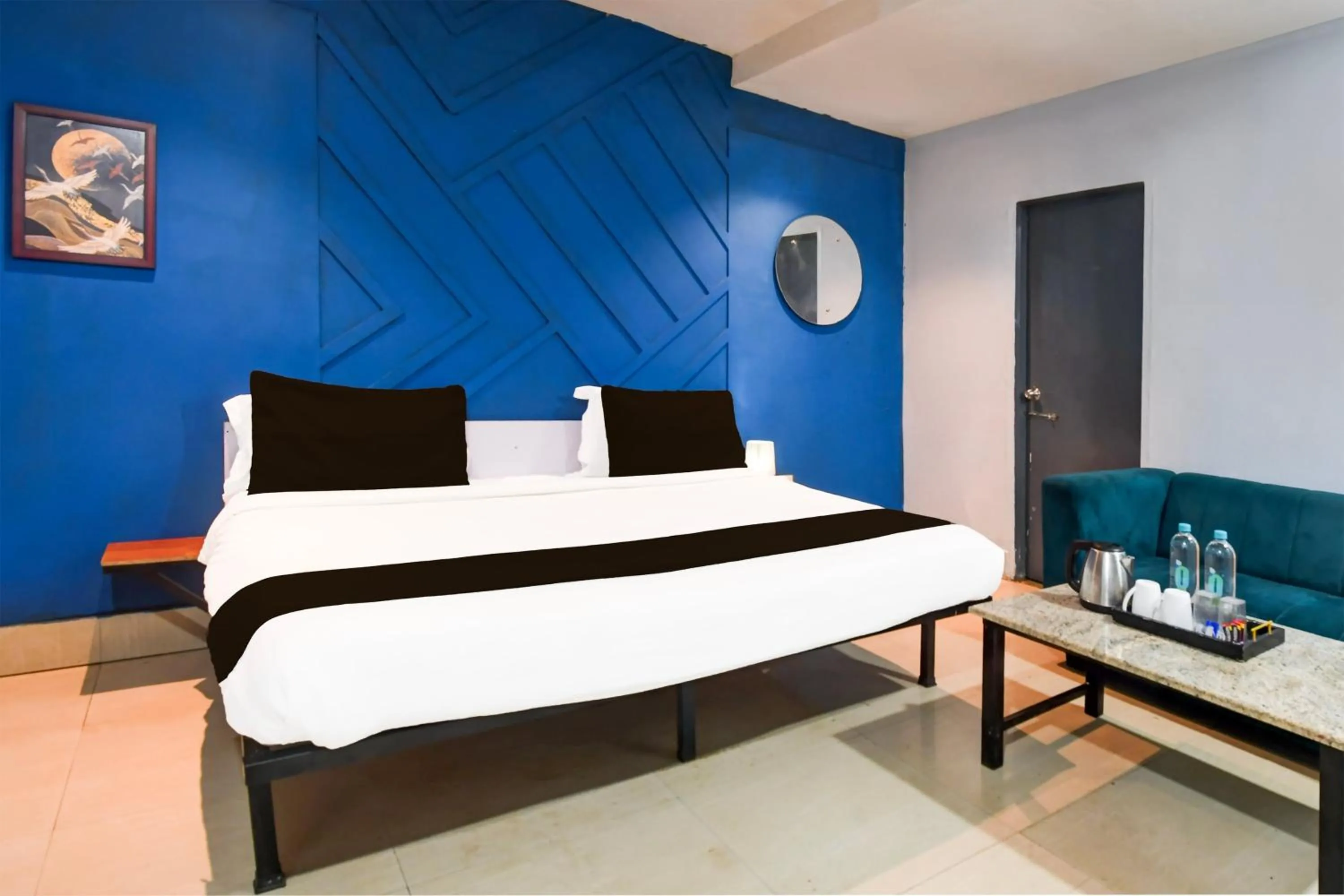 Bedroom, Bed in Hotel O Neatflix And Chill