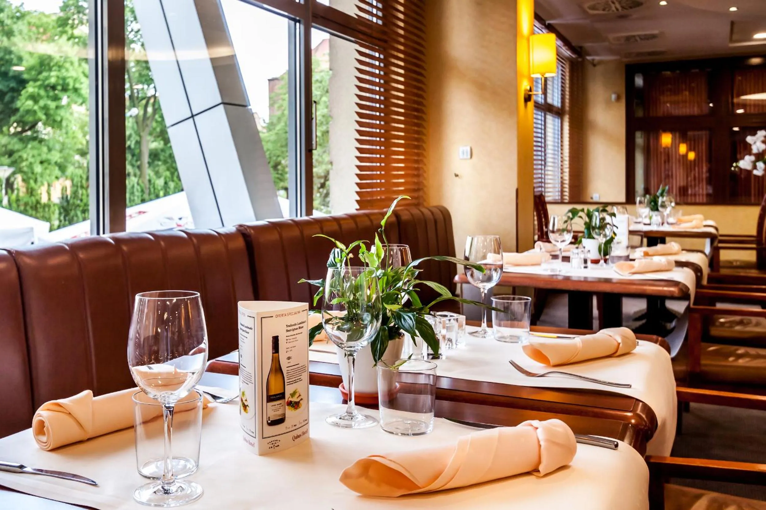 Restaurant/places to eat in Qubus Hotel Legnica