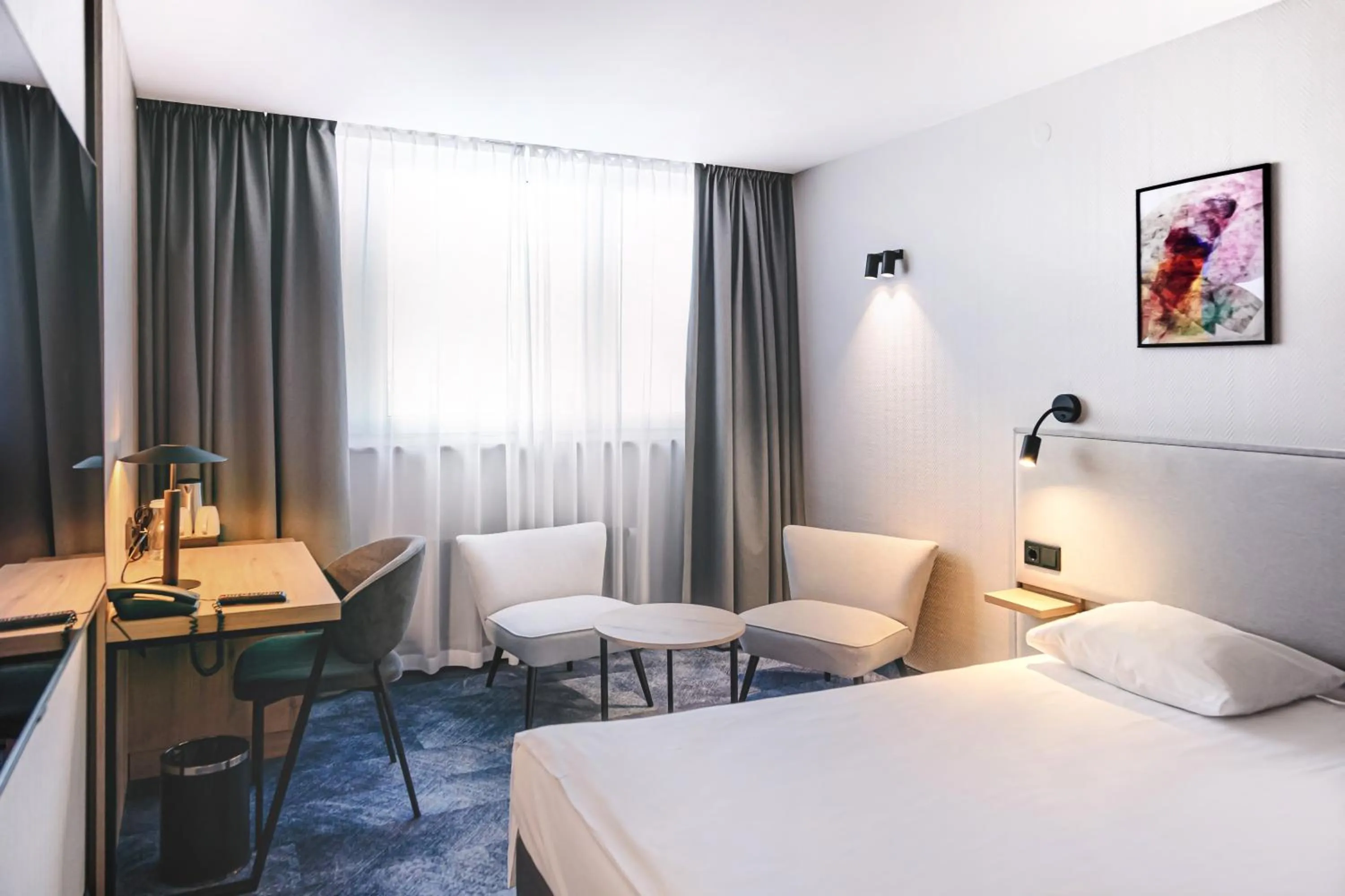 Seating area, Bed in Qubus Hotel Legnica