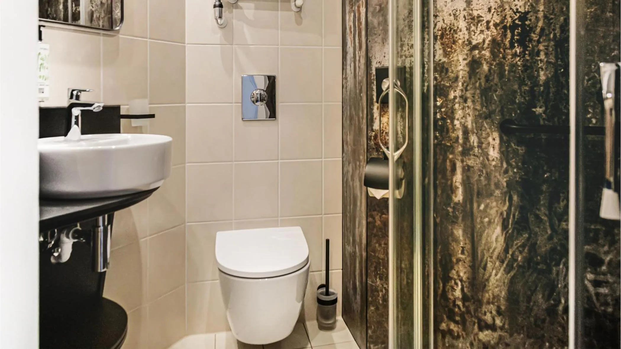 Bathroom in Qubus Hotel Legnica