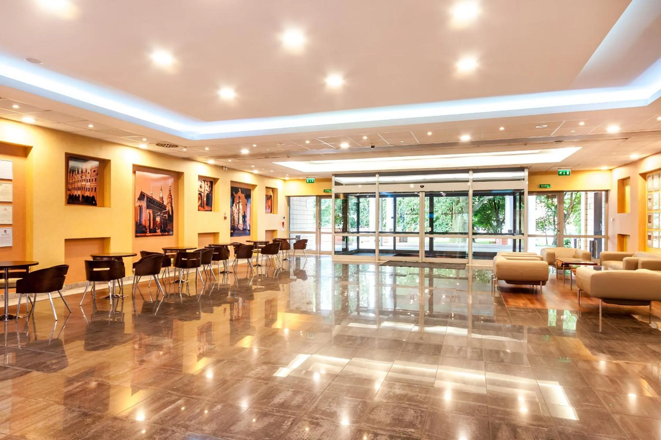 Lobby or reception in Qubus Hotel Legnica