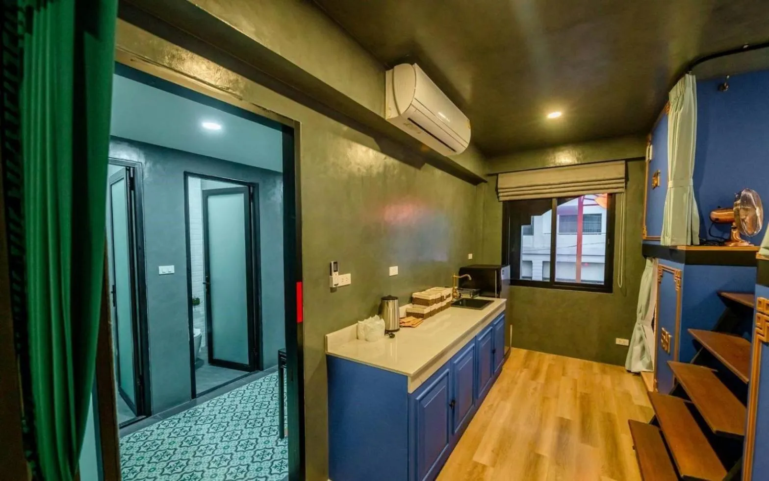 Lynlan Hostel & Cafe