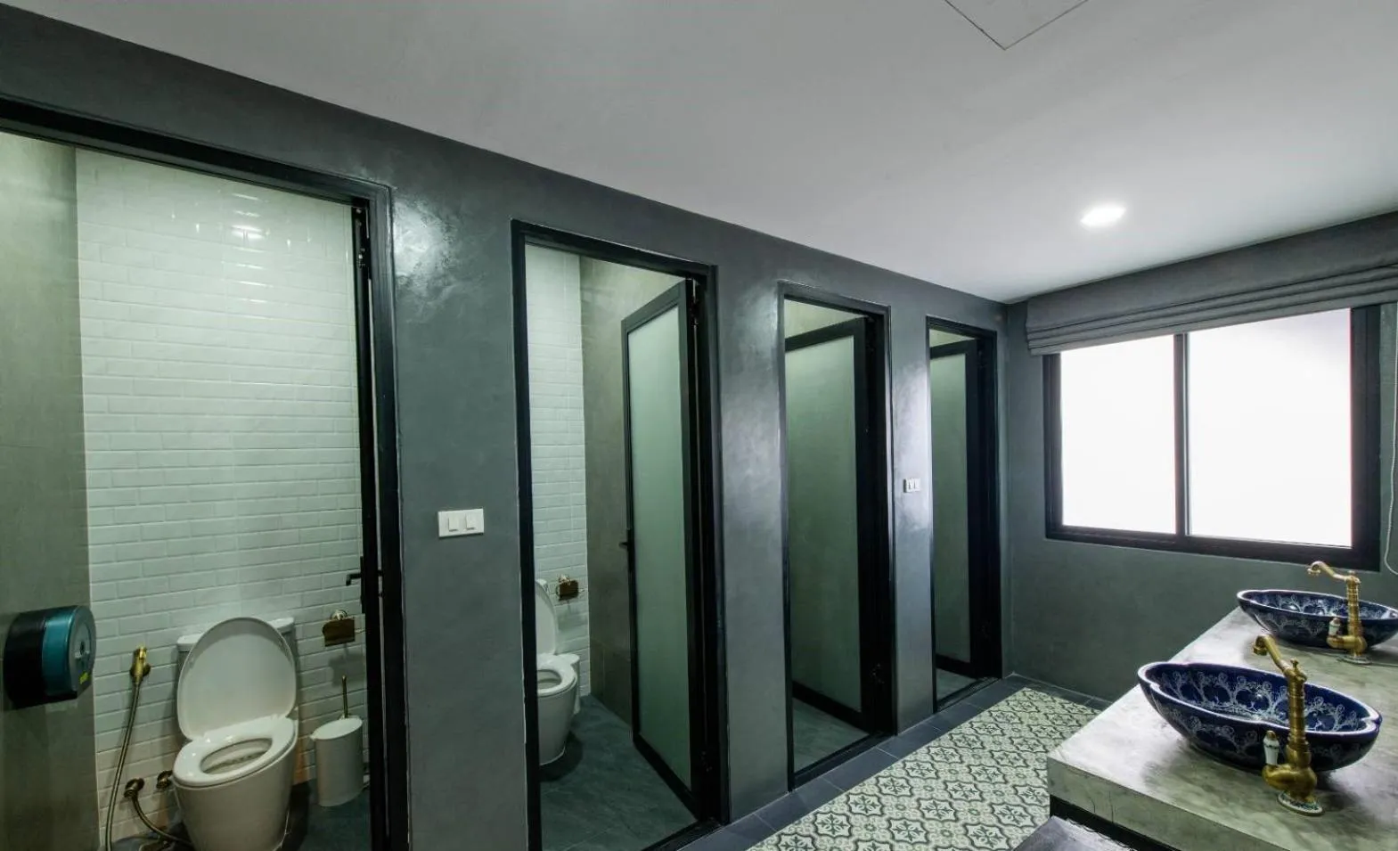 Lynlan Hostel & Cafe