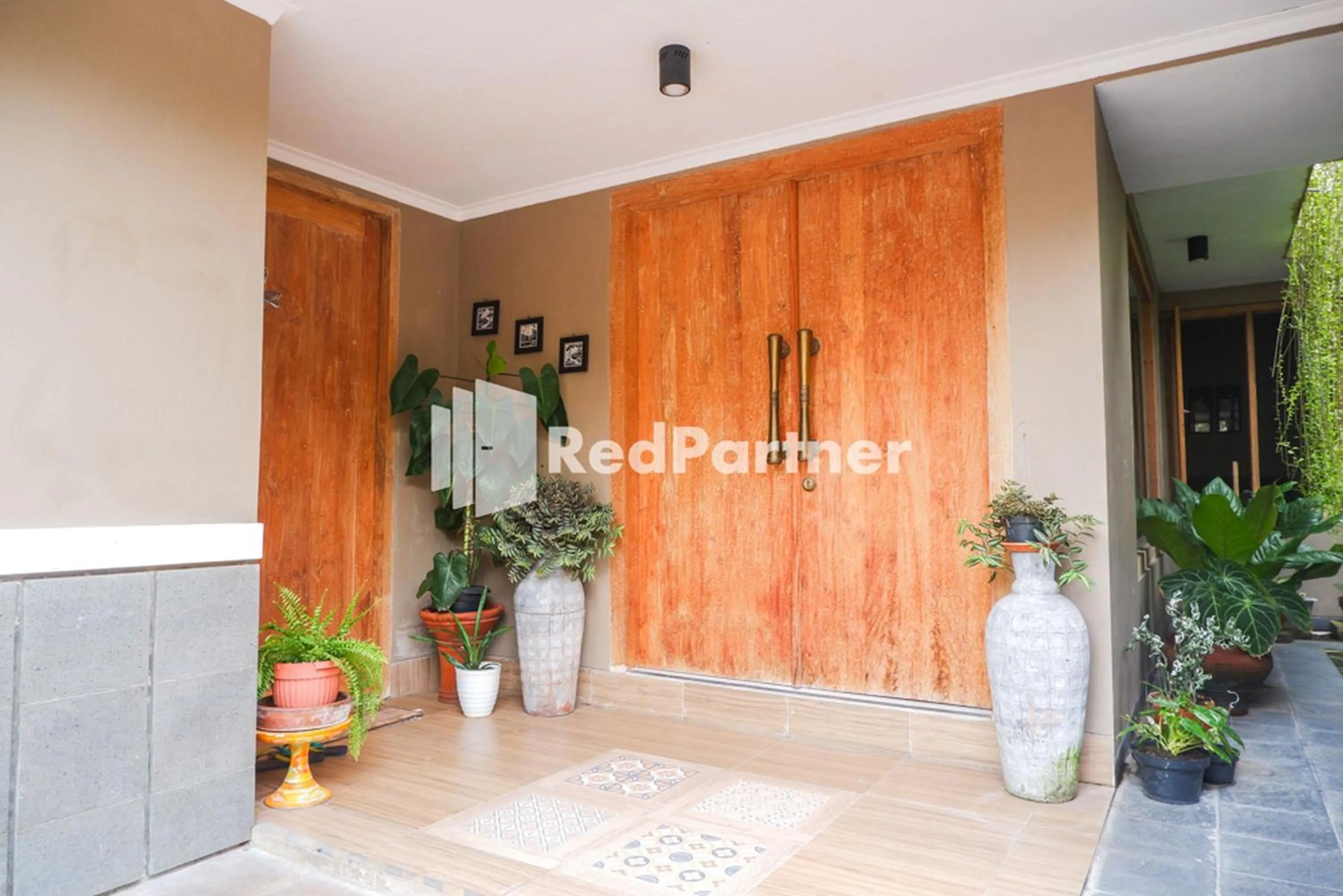 Facade/entrance in Rumah CIA Taman Siswa near Malioboro Yogyakarta Mitra RedDoorz