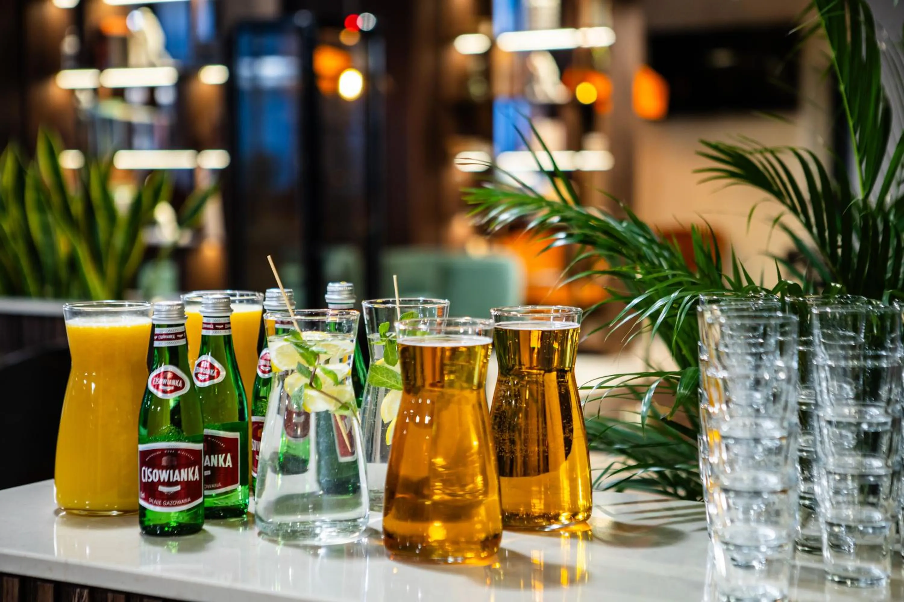 Food and drinks in Gold Hotel