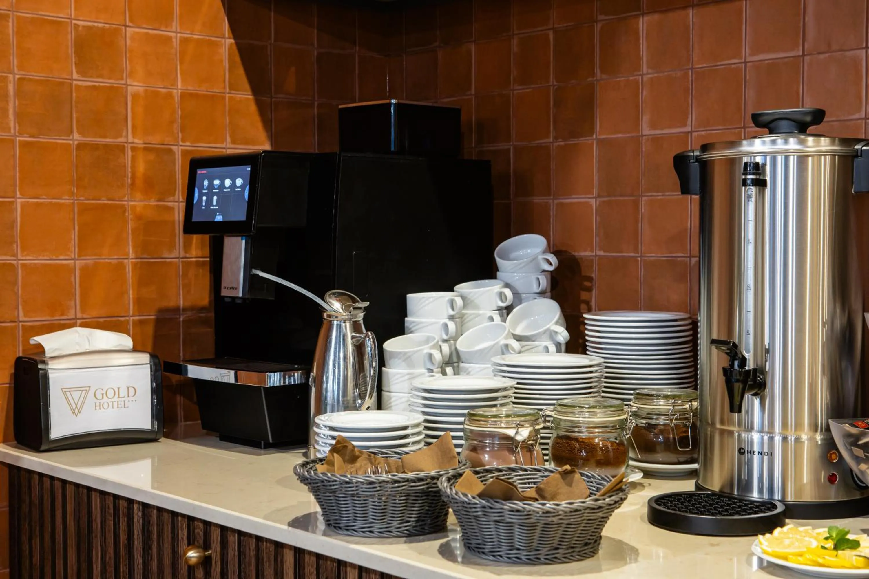 Food and drinks in Gold Hotel