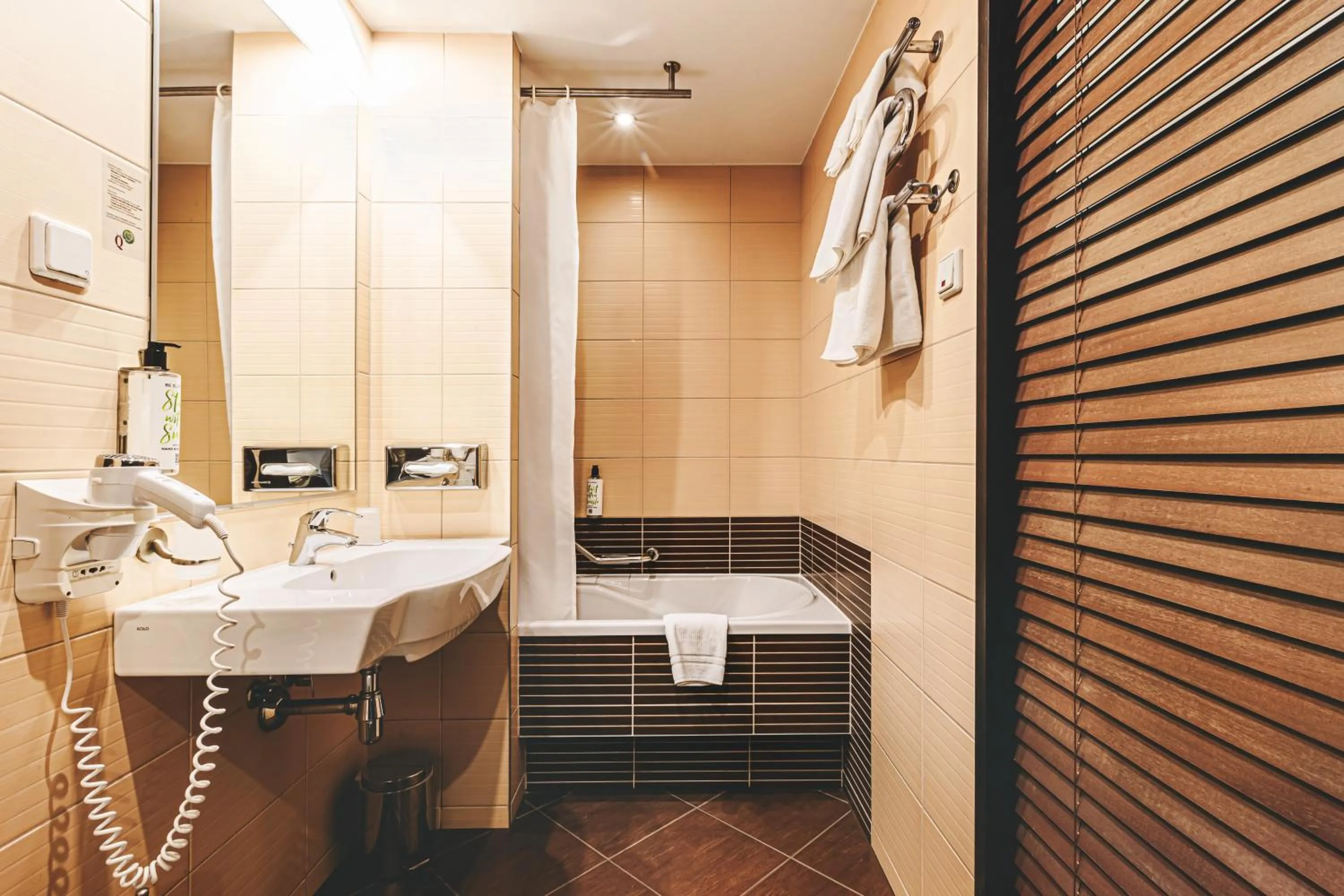 Bathroom in Qubus Hotel Łódź