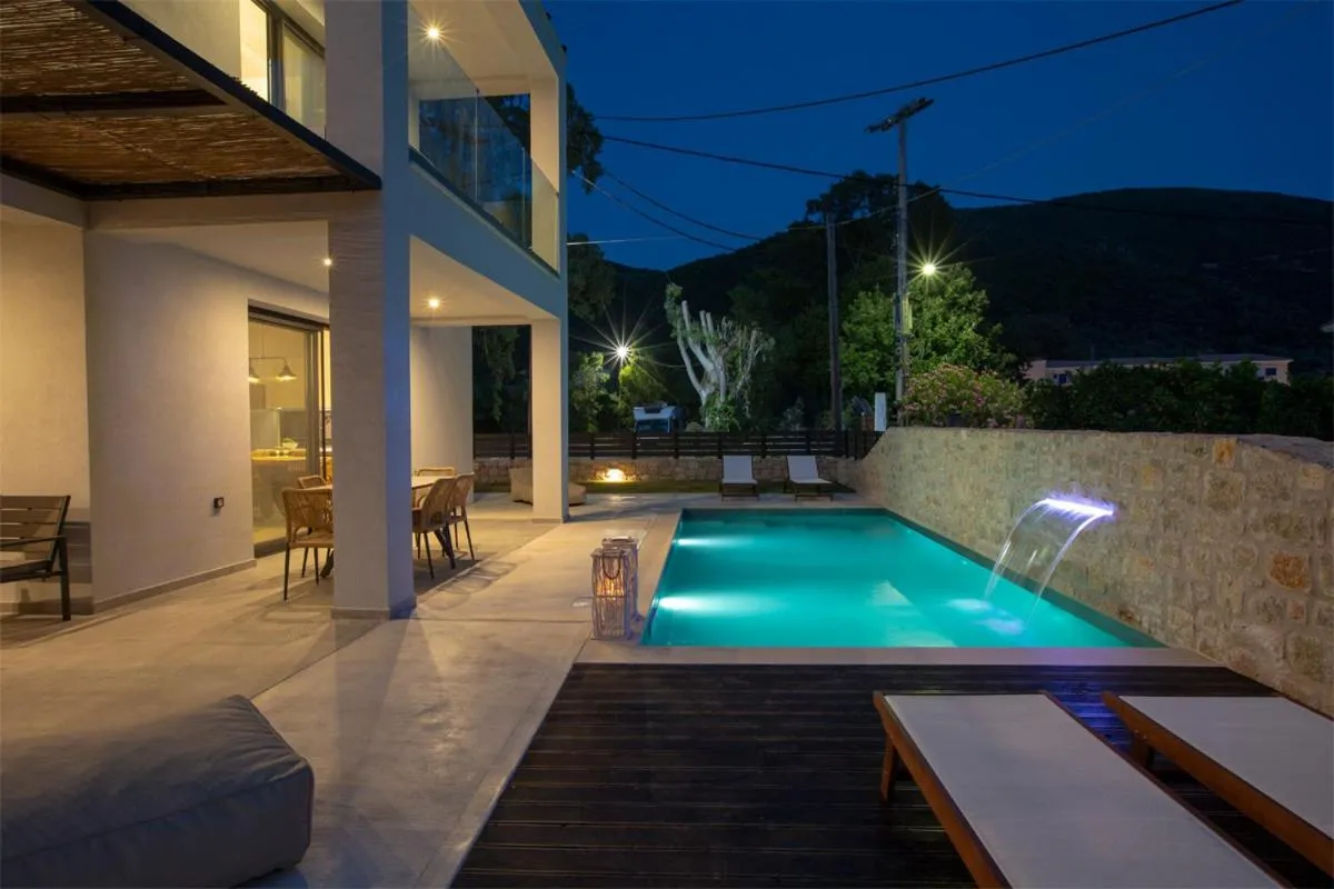 SEASCAPE VILLAS VASSILIKI - Beachfront villas