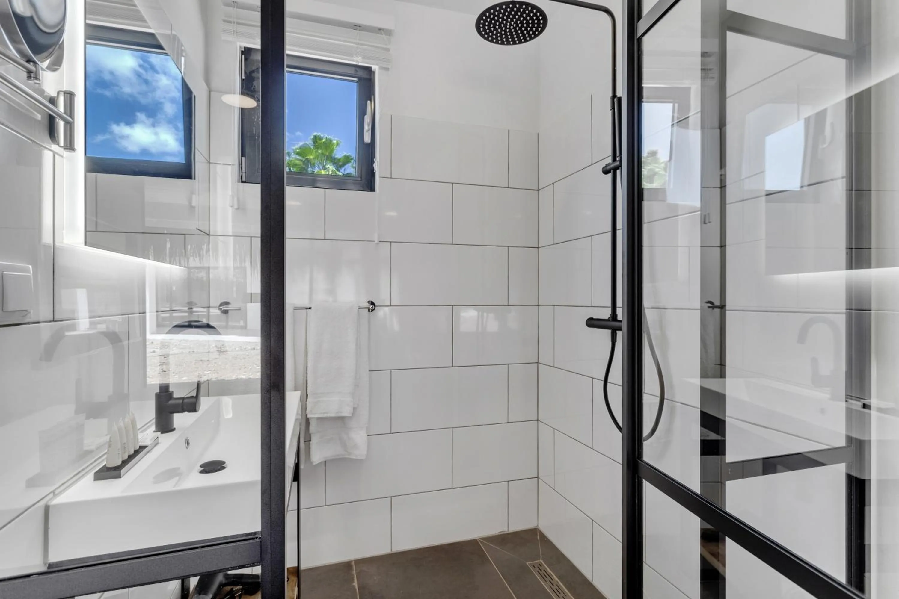 Shower in Belnem House Bonaire