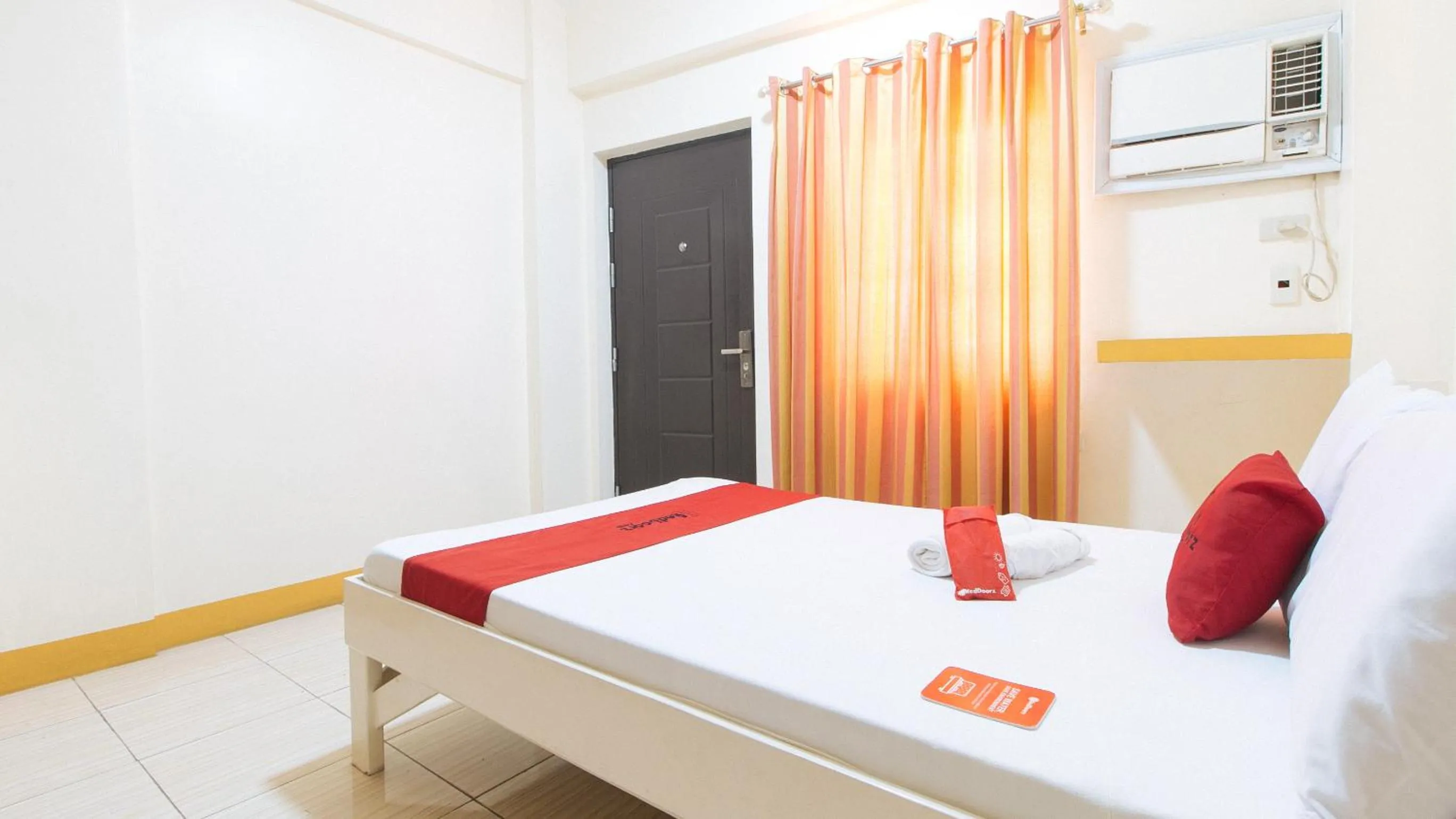 Bed in RedDoorz @ Golden Skye Hotel Guagua