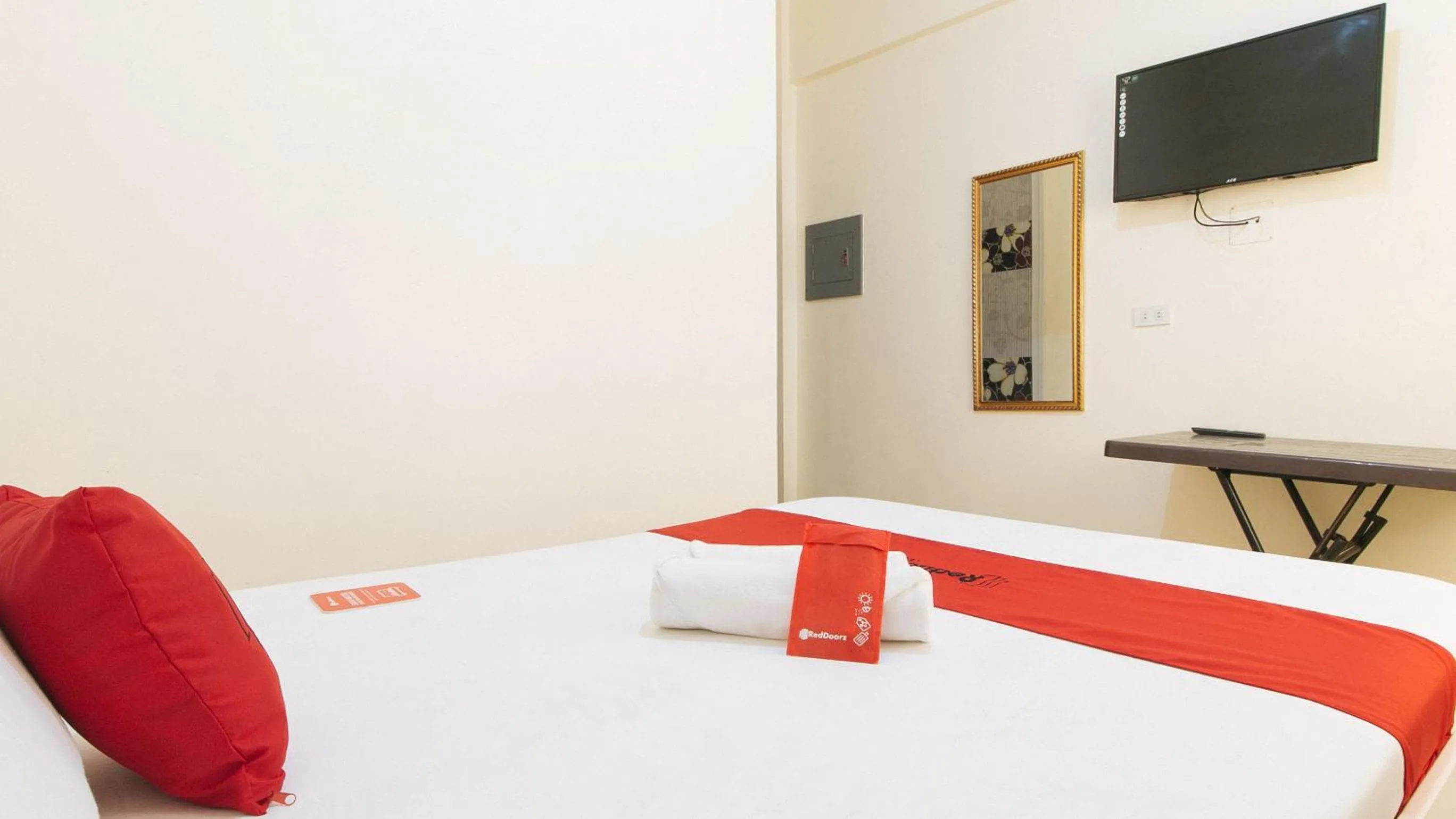 Bed in RedDoorz @ Golden Skye Hotel Guagua