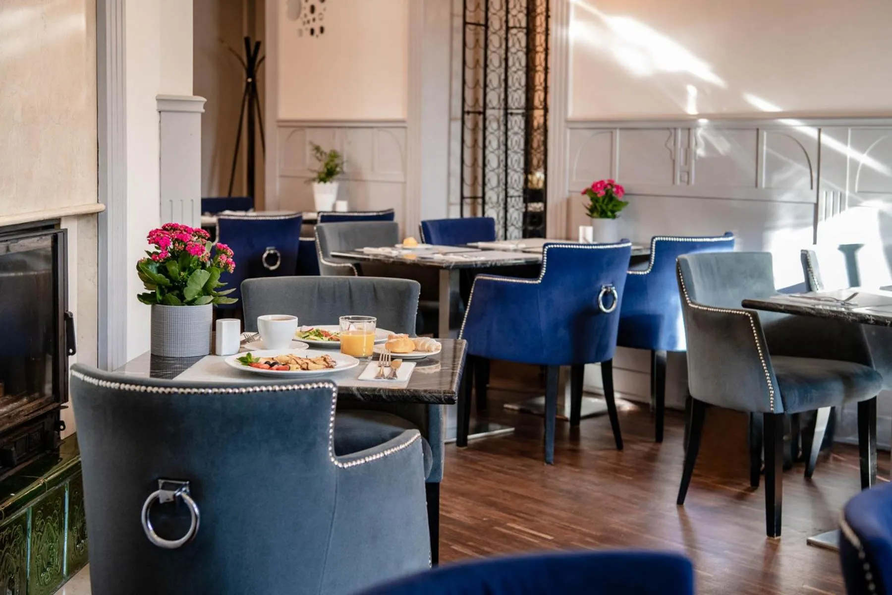 Dining area in Villa Sedan - Destigo Hotels