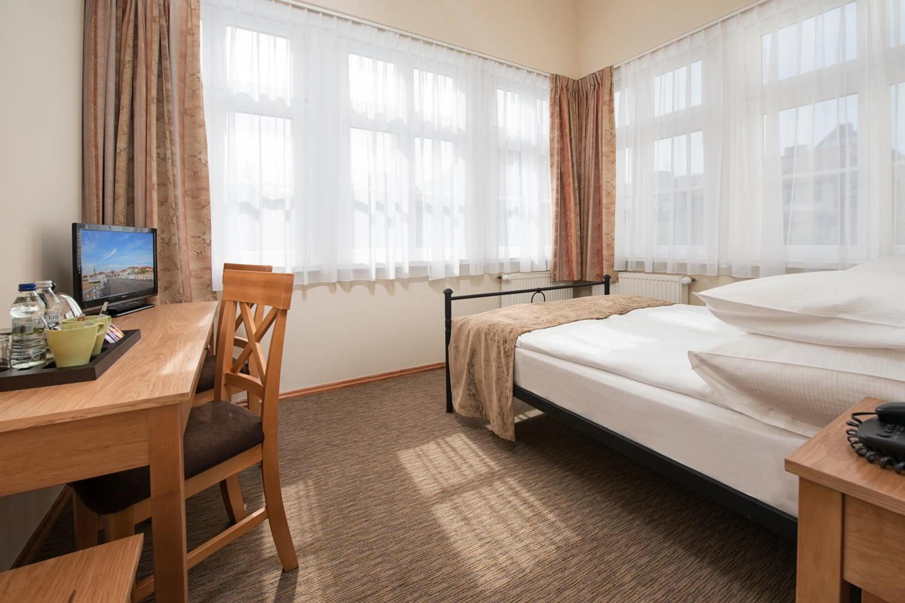 Single Room in Villa Sedan - Destigo Hotels