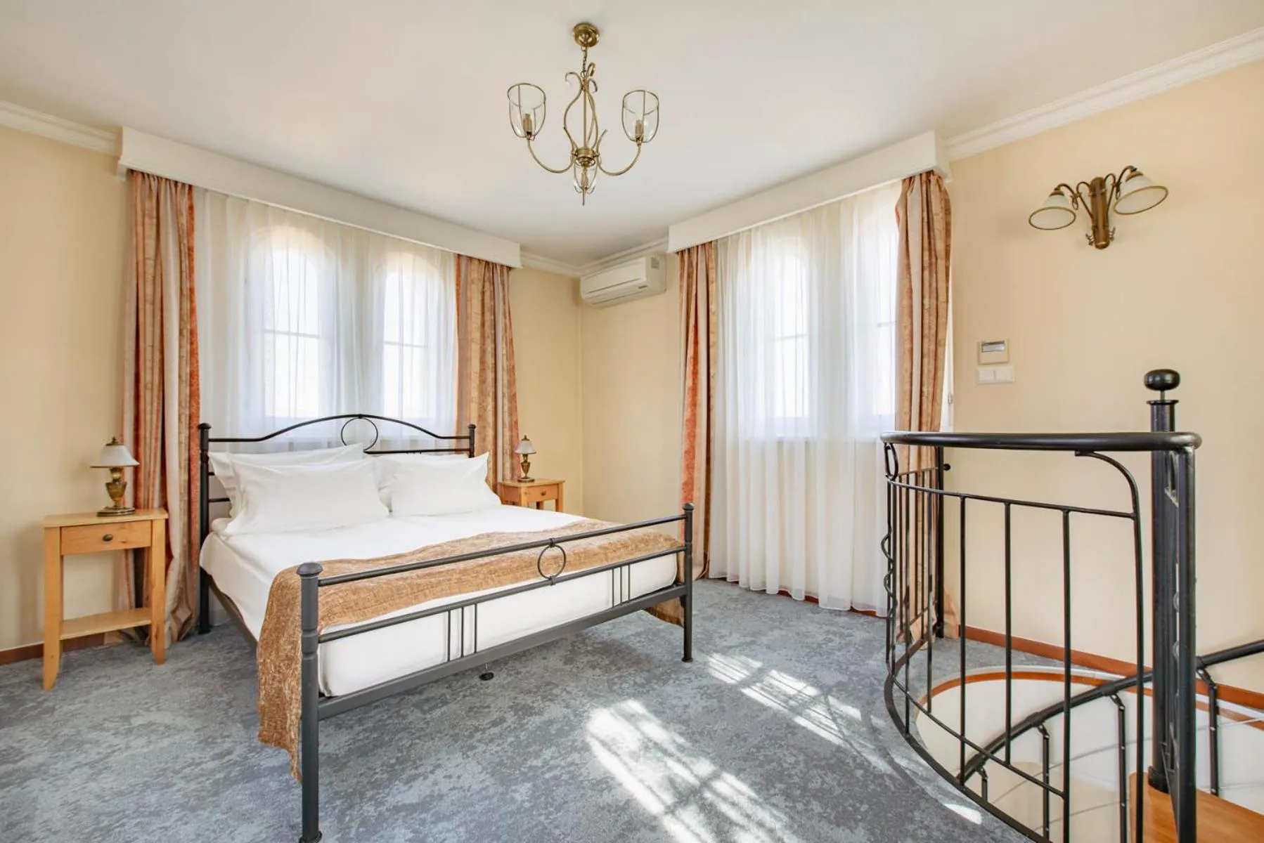 Bedroom, Bed in Villa Sedan - Destigo Hotels