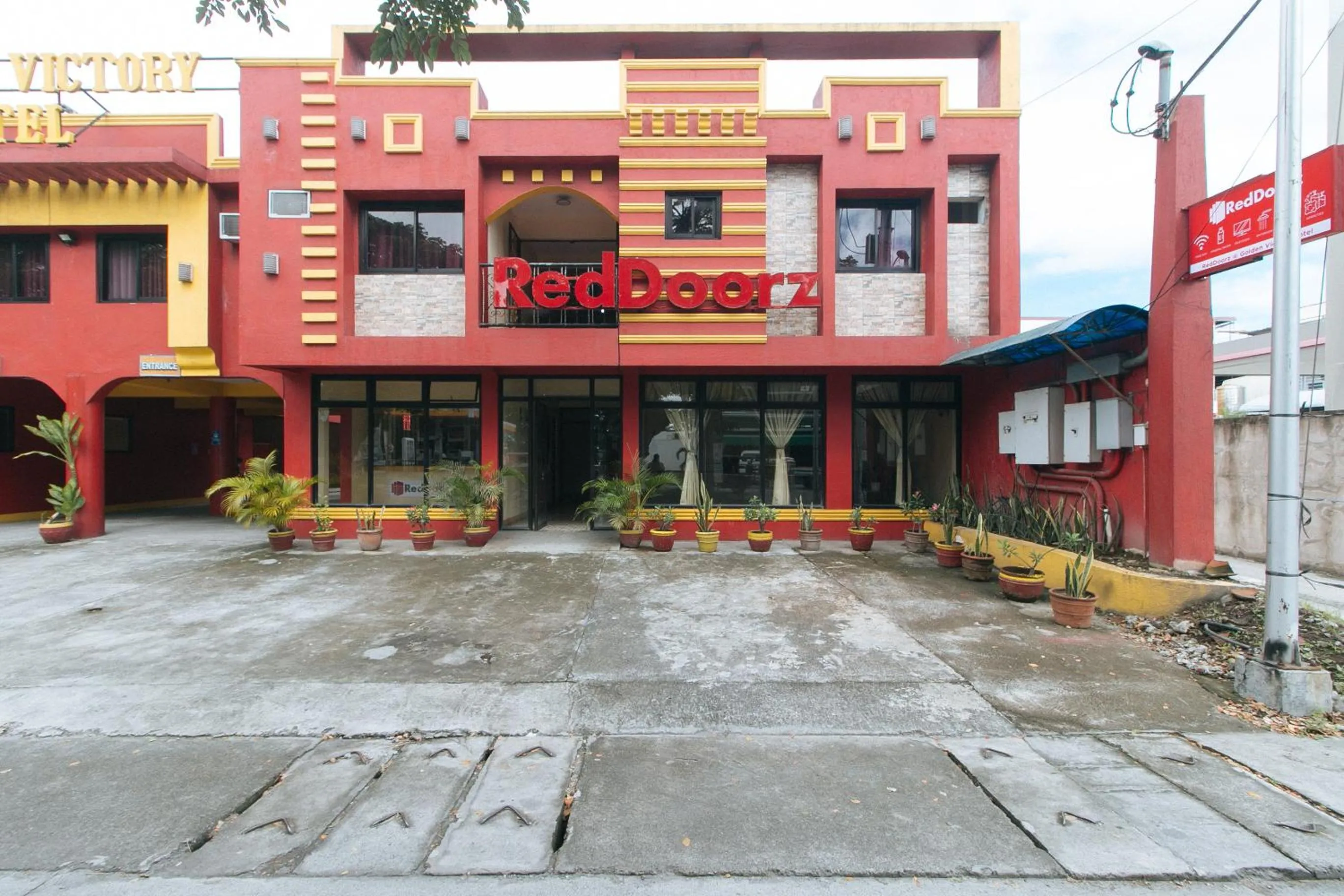 Property building in RedDoorz @ Golden Victory Hotel Mabalacat Pampanga