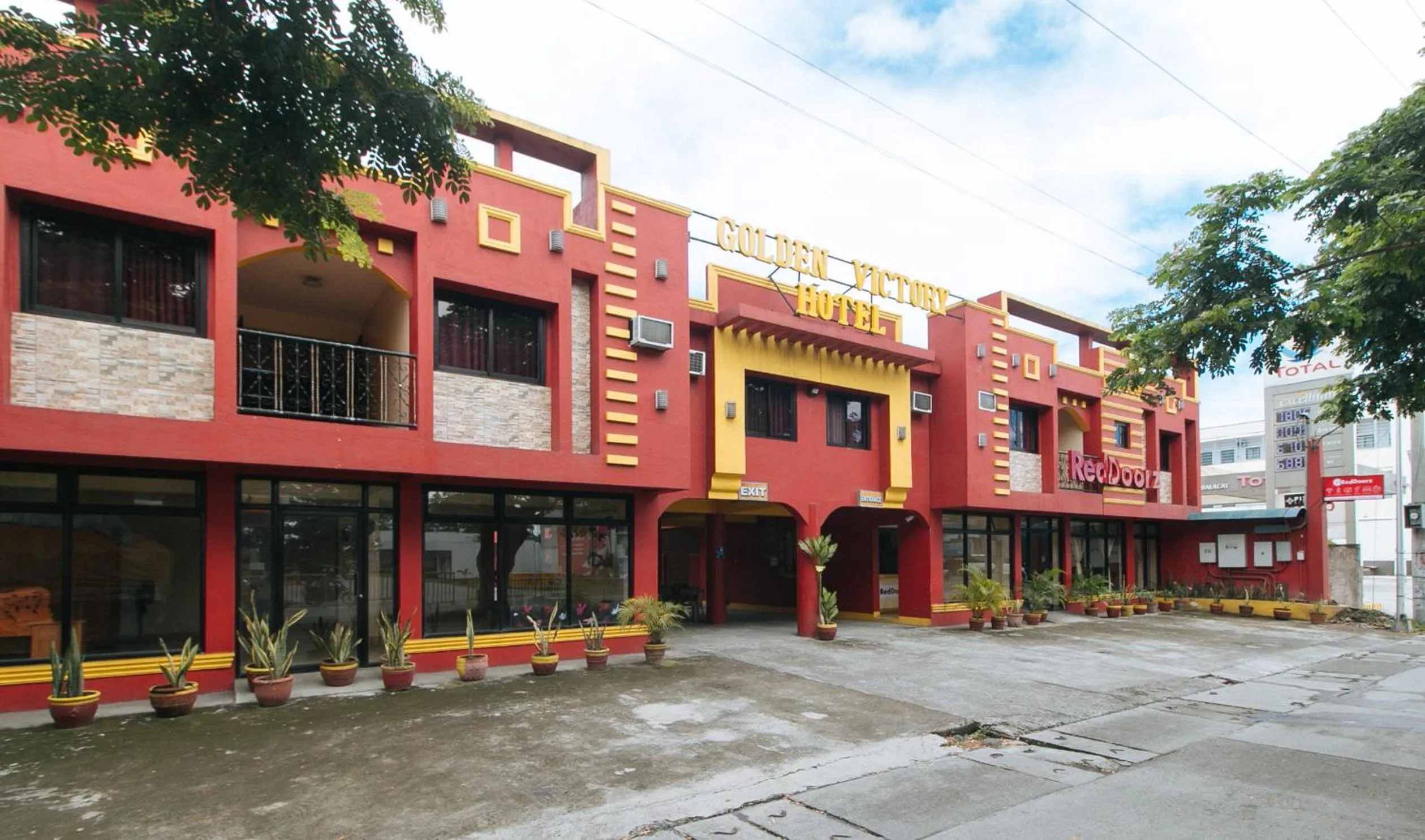 Property building in RedDoorz @ Golden Victory Hotel Mabalacat Pampanga