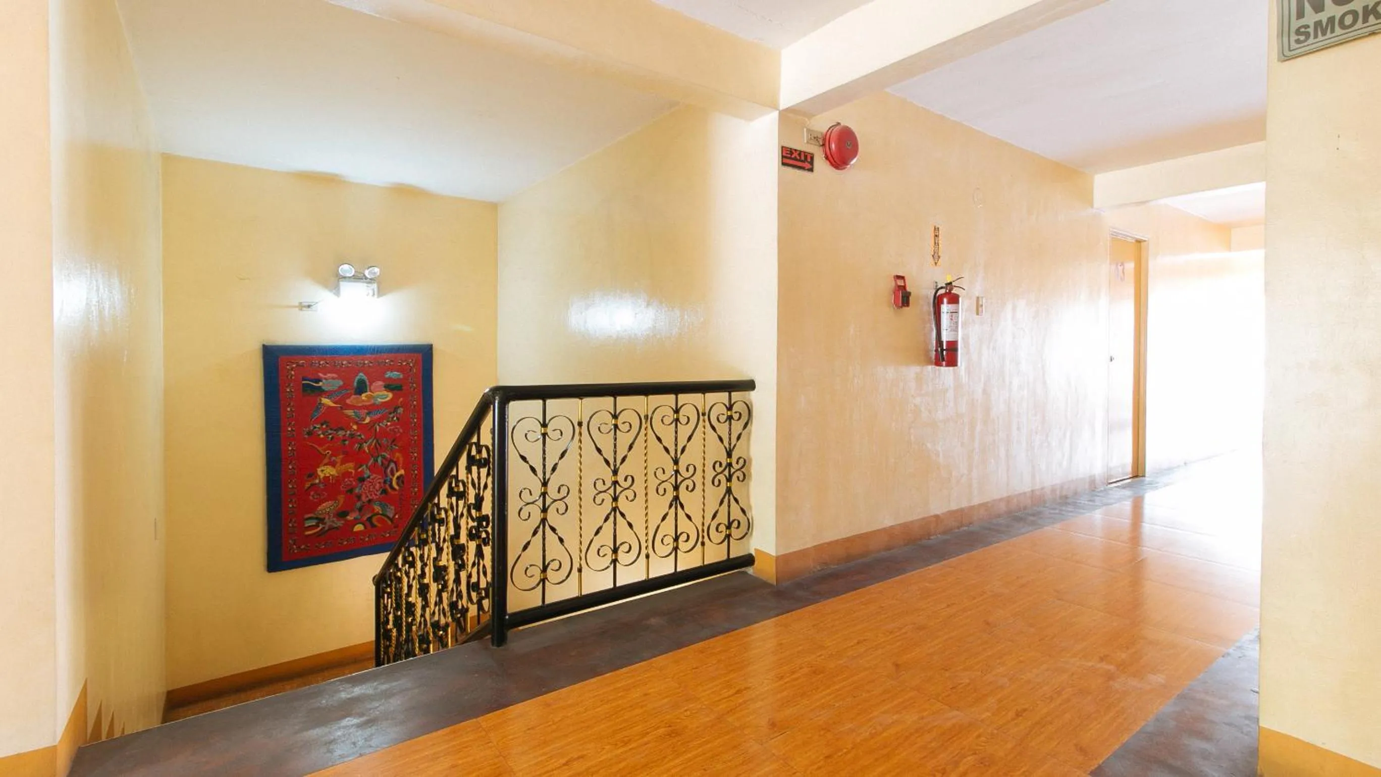 Lobby or reception in RedDoorz @ Golden Victory Hotel Mabalacat Pampanga