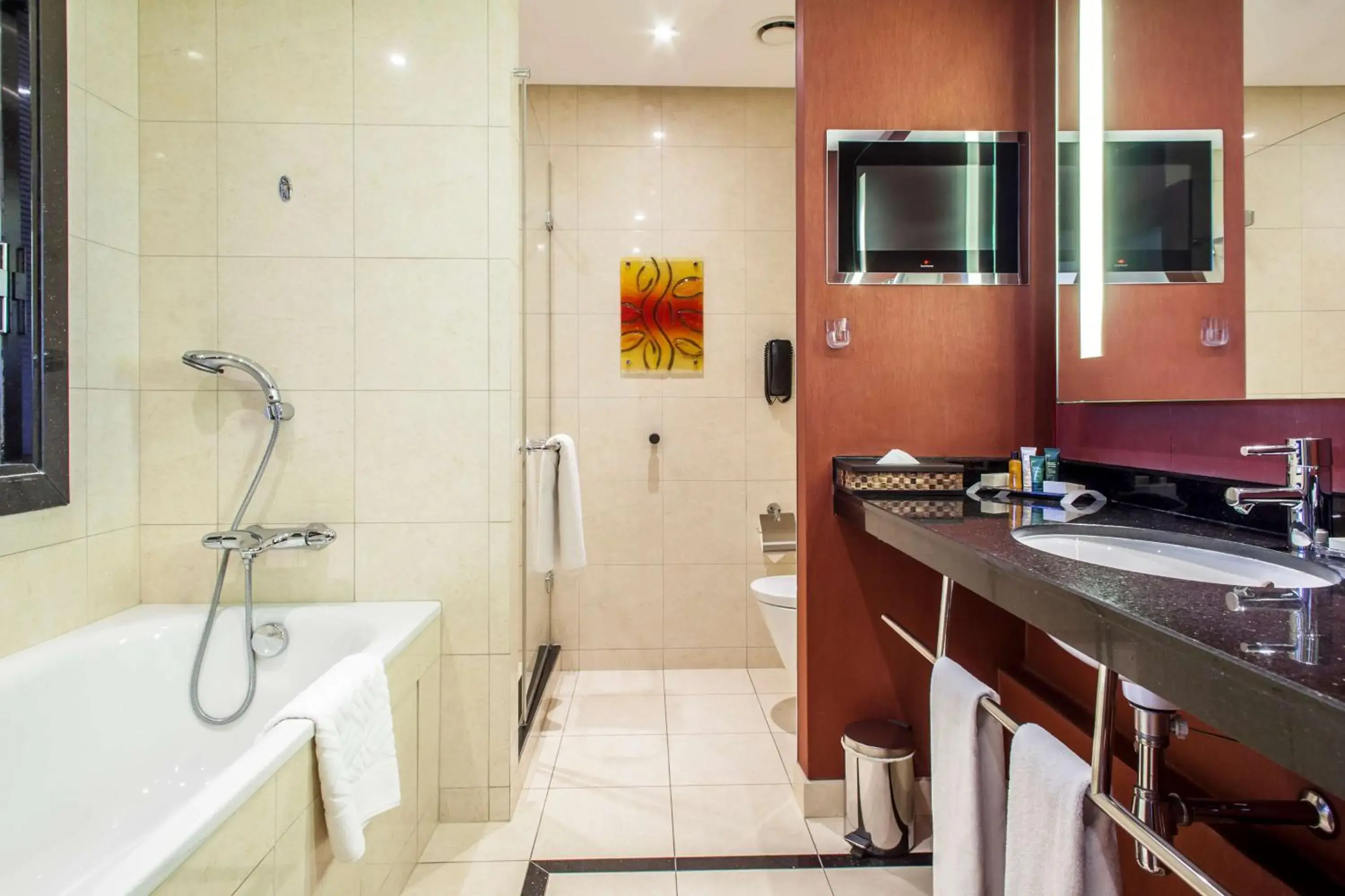 King Deluxe Business Room in Hilton Warsaw City Hotel King Deluxe Business Room in Hilton Warsaw City Hotel