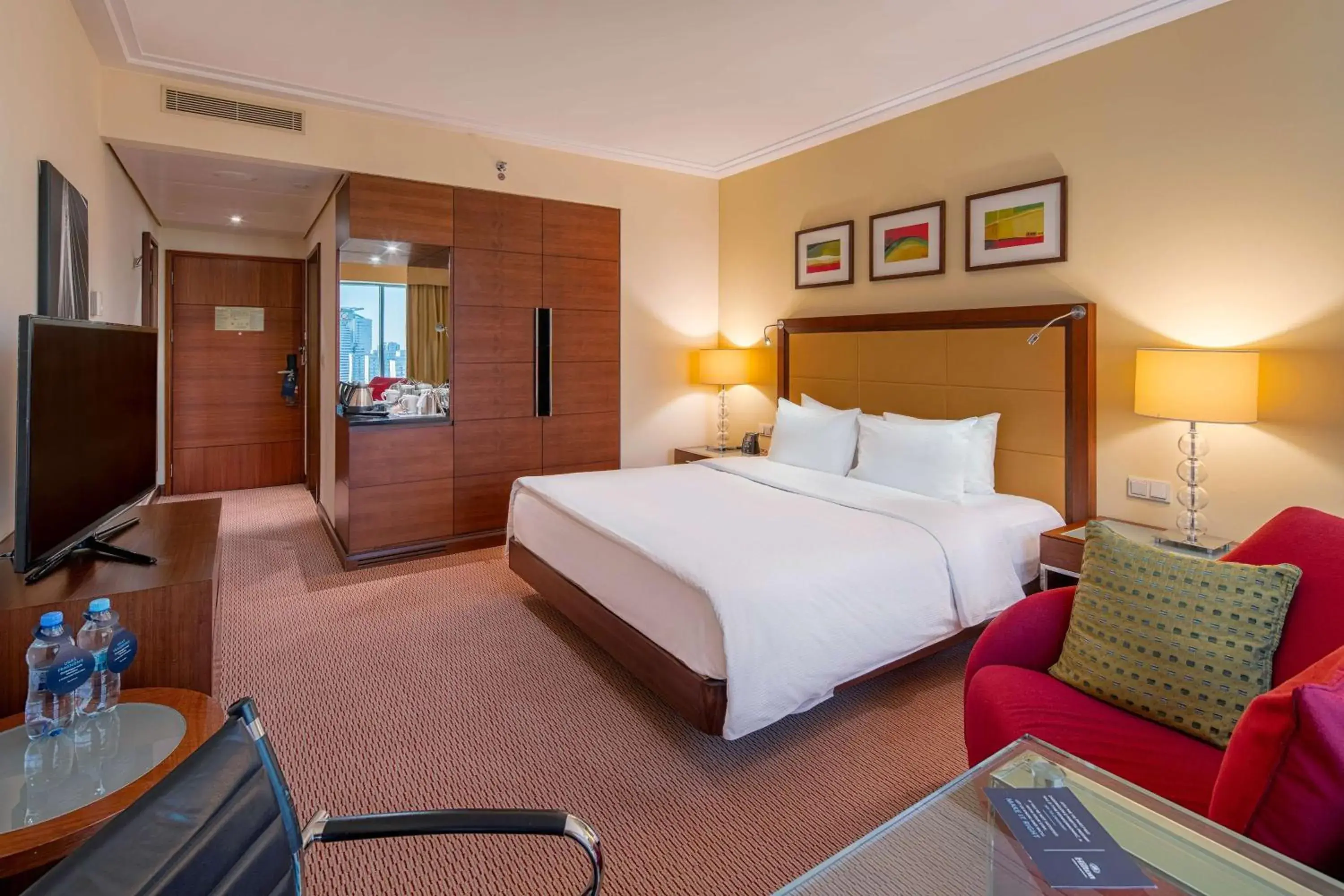 Executive King Room in Hilton Warsaw City Hotel Executive King Room in Hilton Warsaw City Hotel