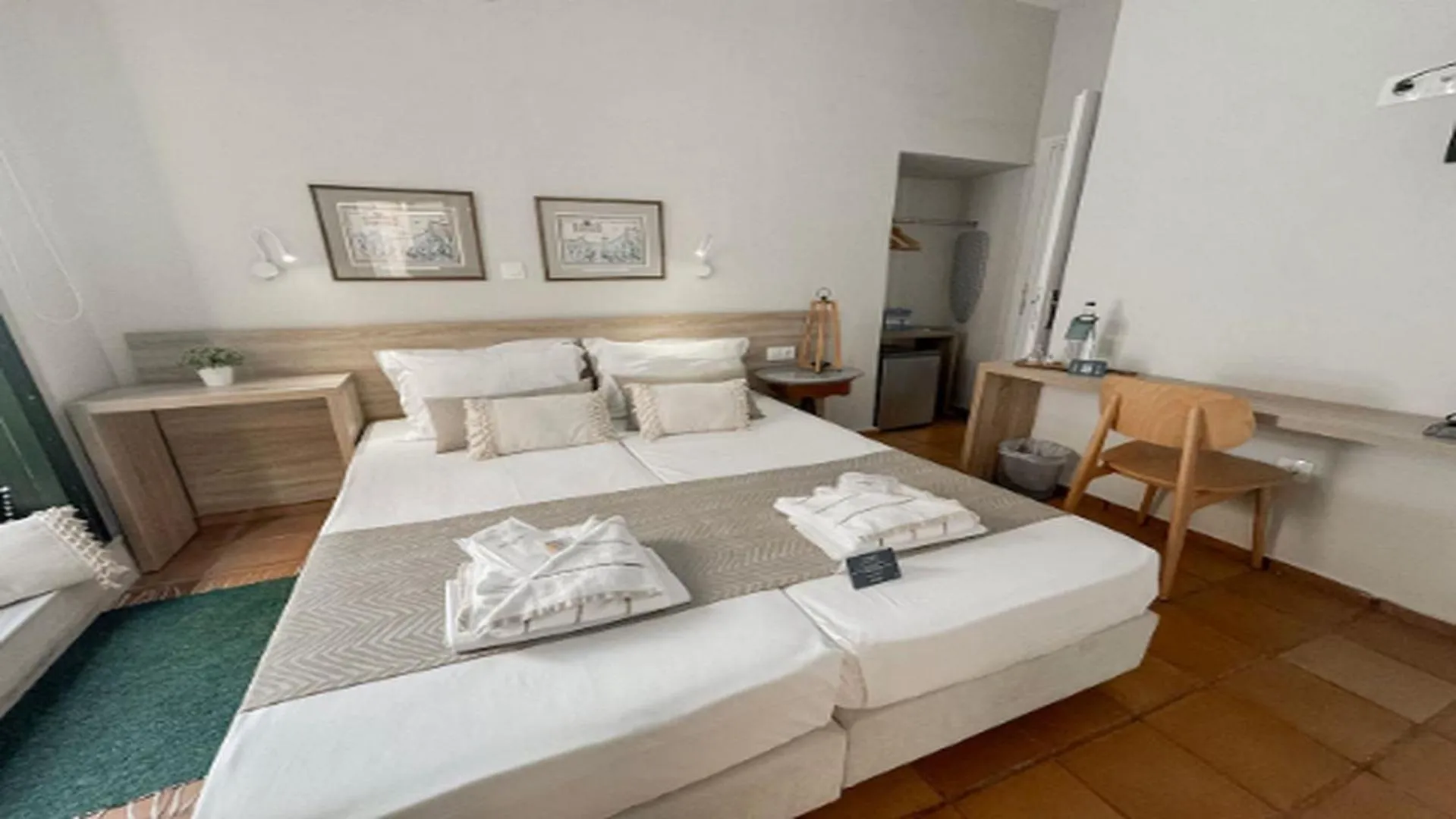 Bedroom, Bed in Gateway Suites