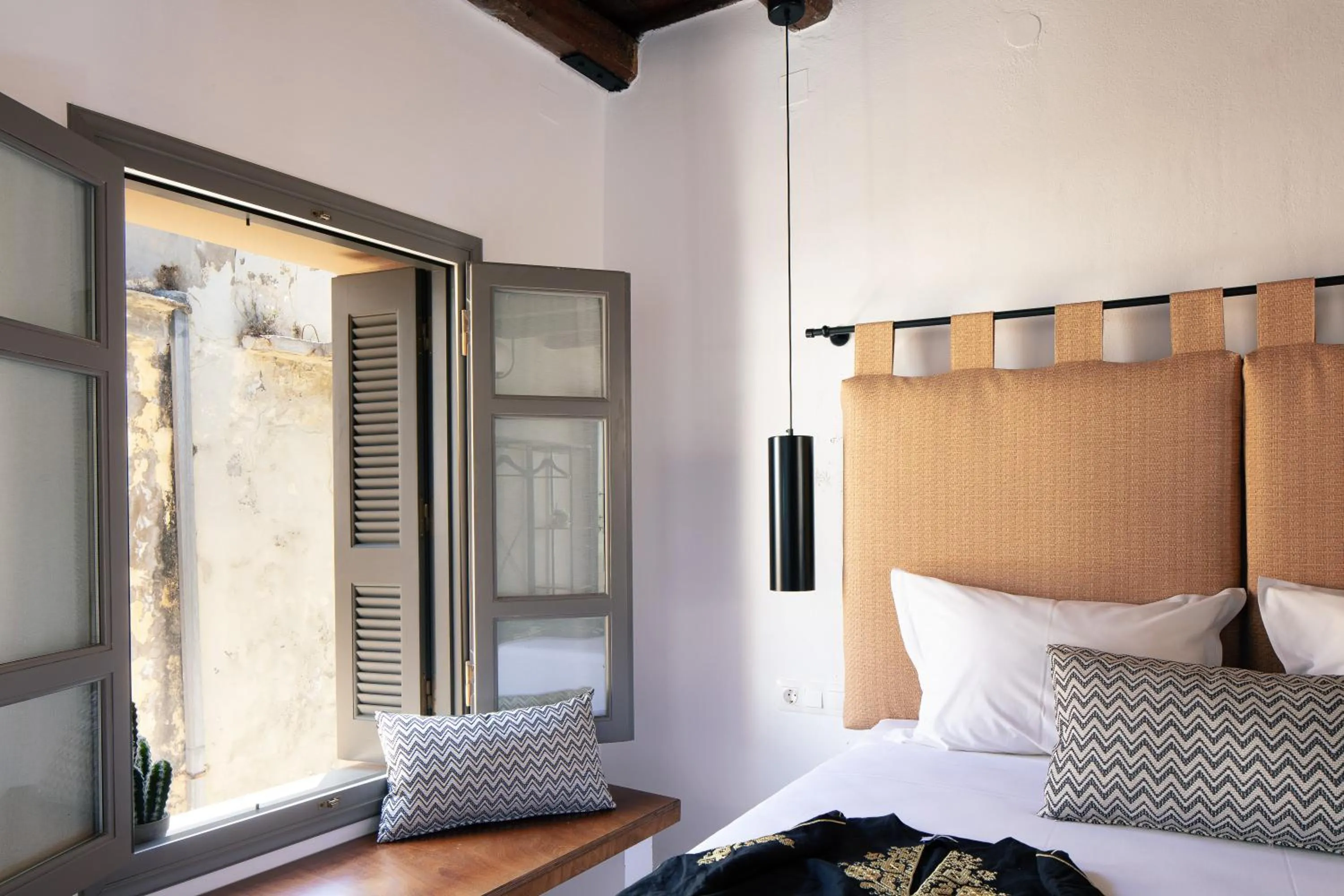 Bedroom, Bed in Gateway Suites