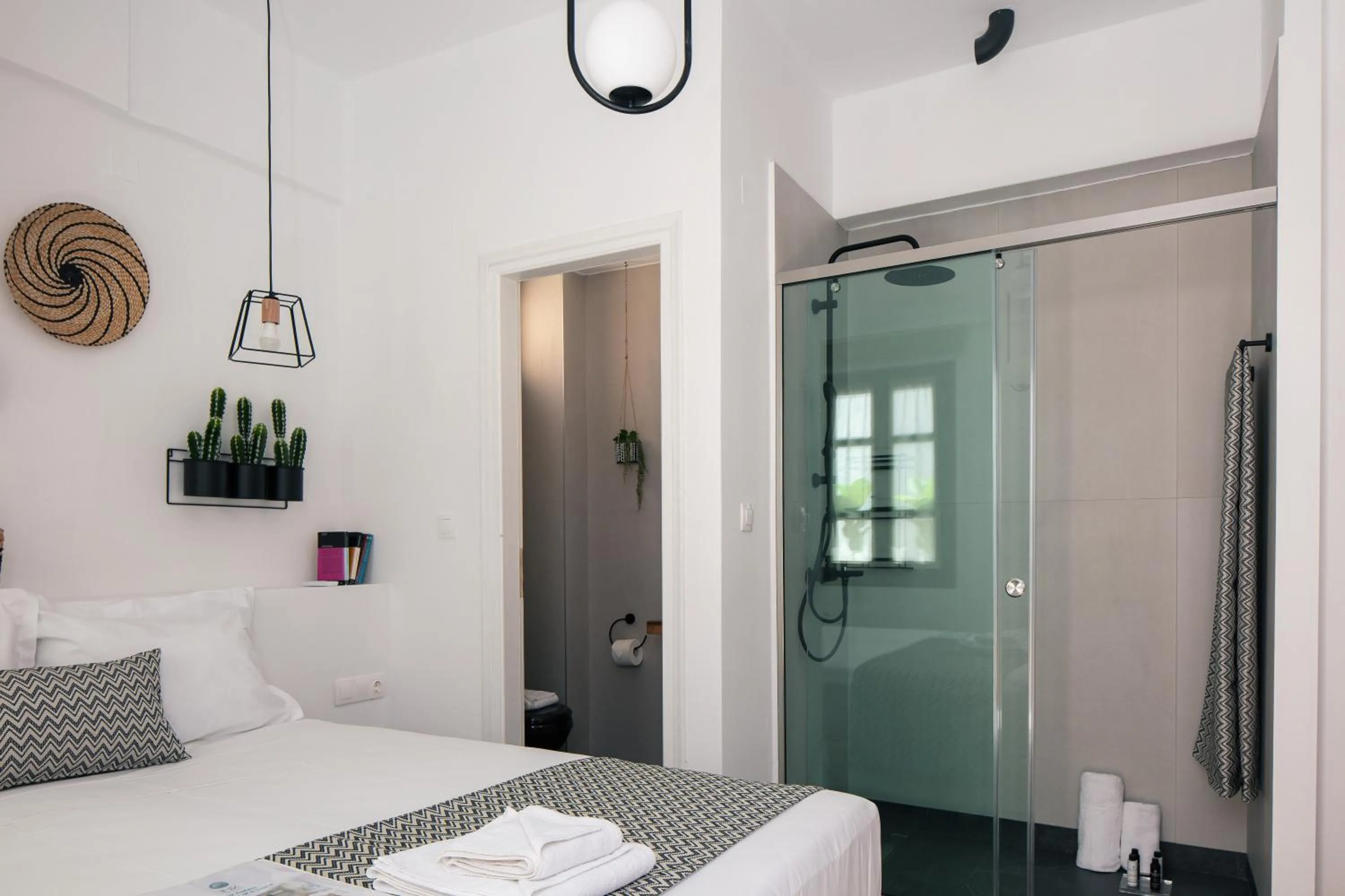 Bedroom, Bed in Gateway Suites