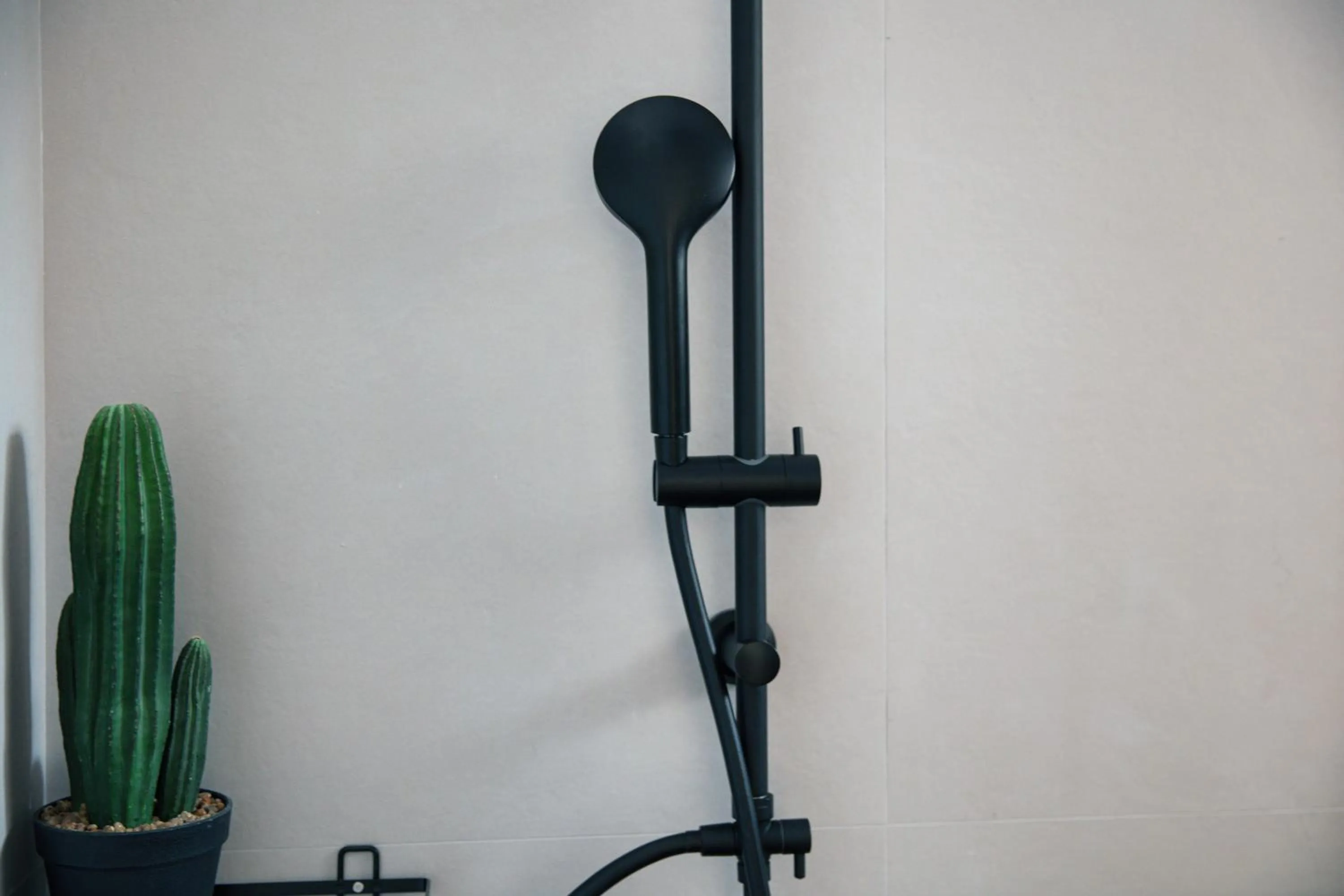 Shower in Gateway Suites