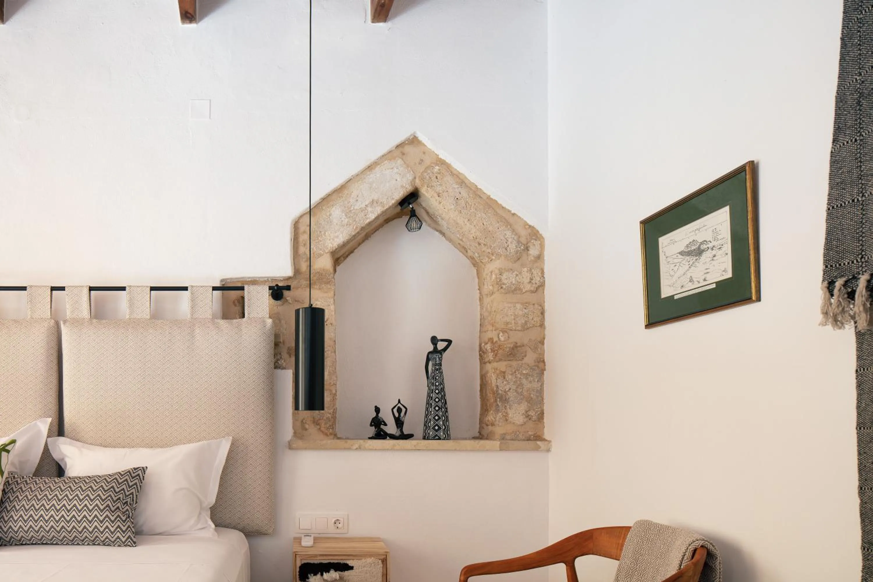 Decorative detail, Bed in Gateway Suites