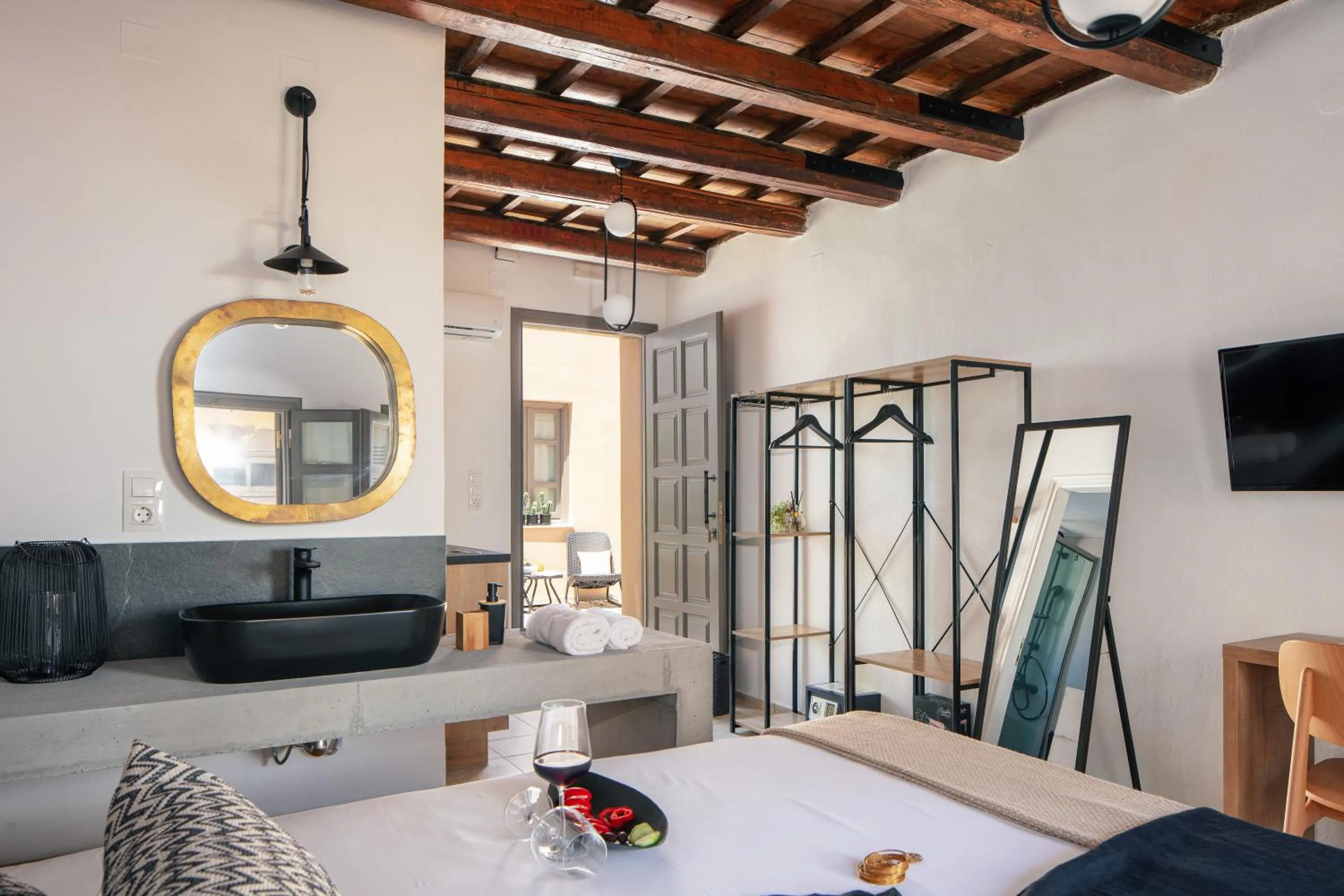 Bedroom, Bed in Gateway Suites