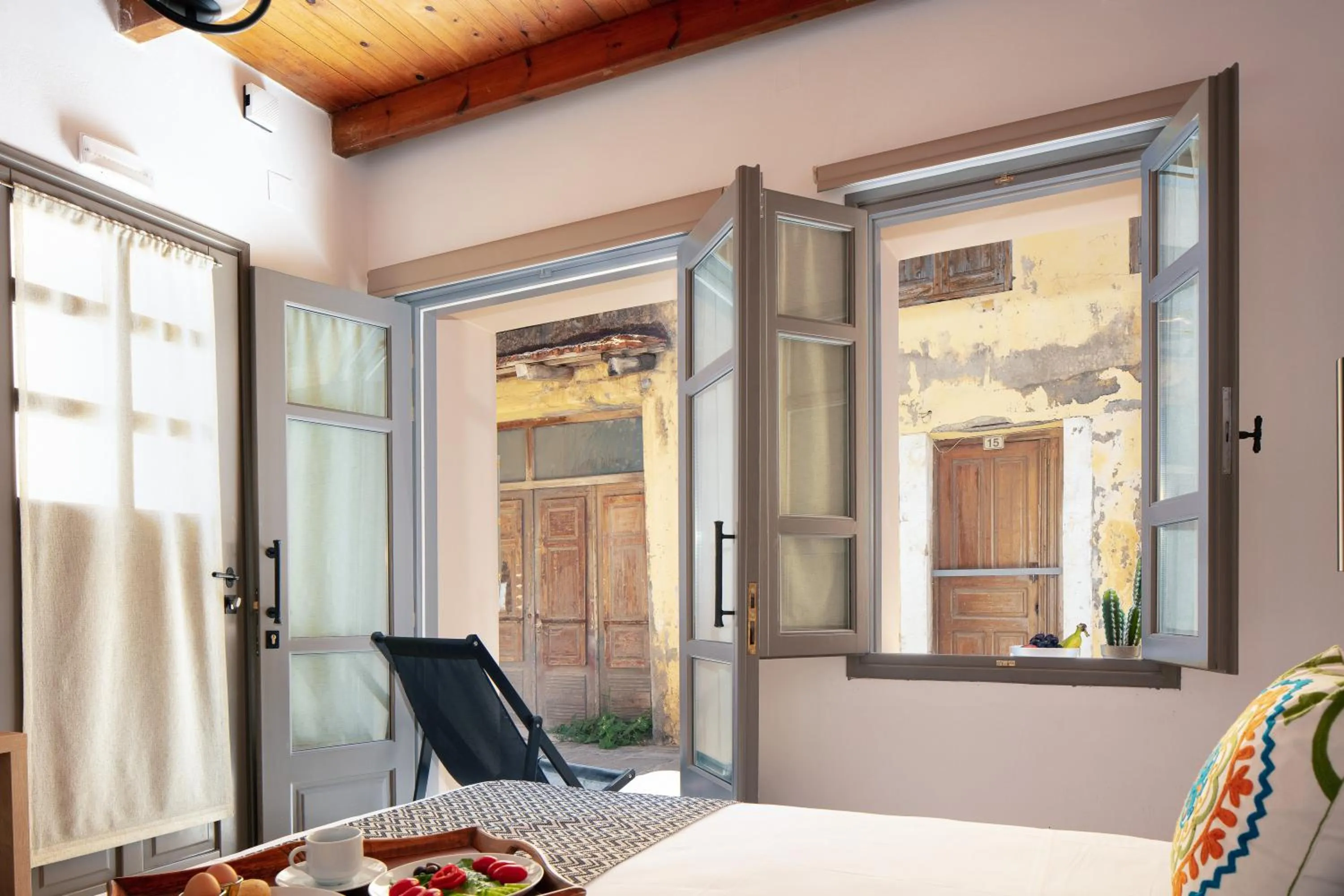 Bedroom, Bed in Gateway Suites