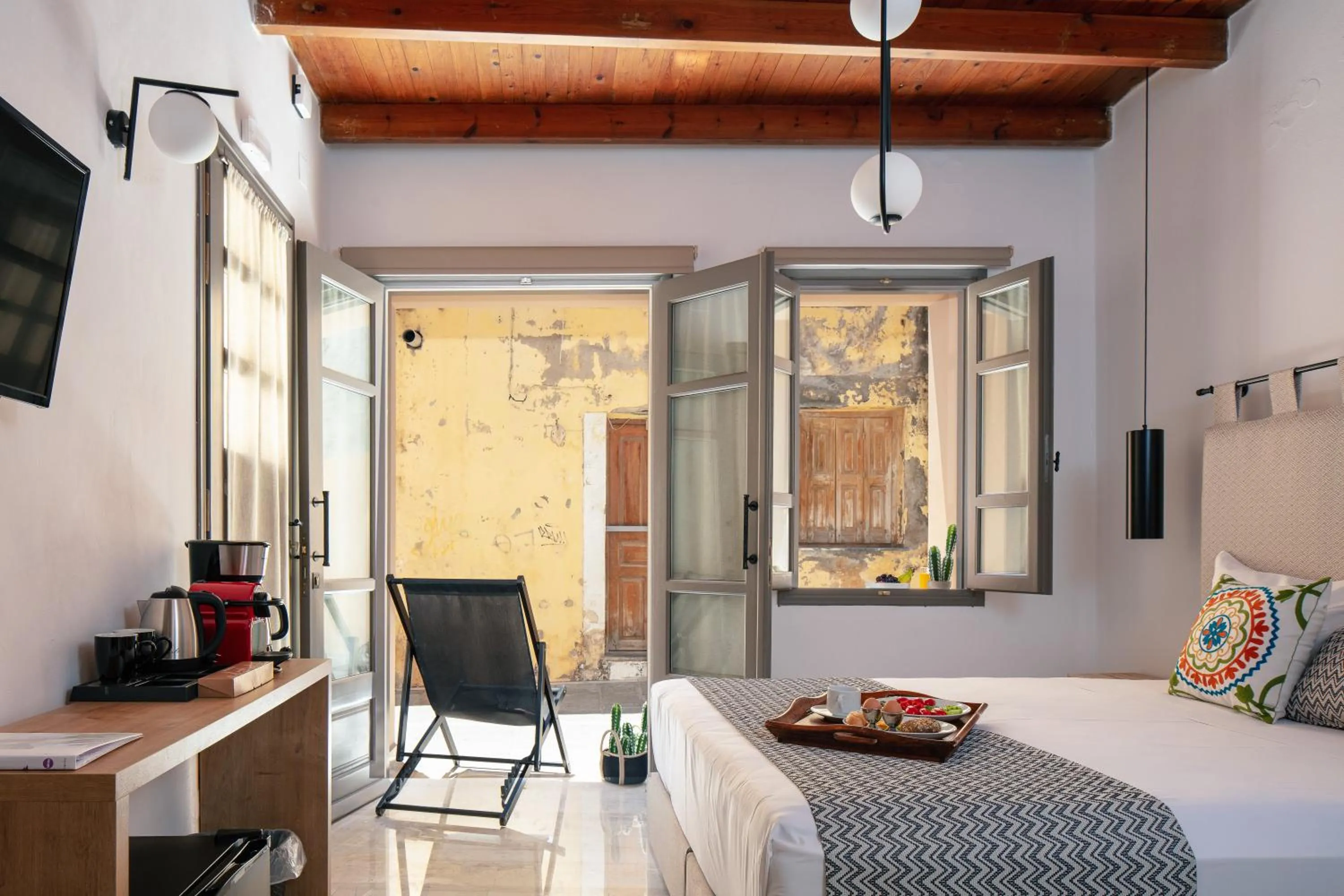 Bedroom, Bed in Gateway Suites