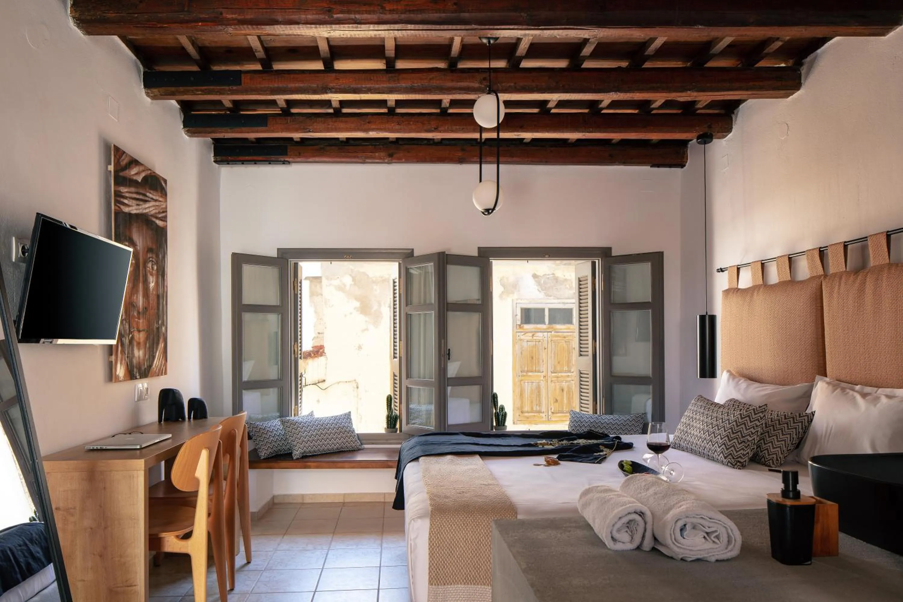 Bedroom, Bed in Gateway Suites