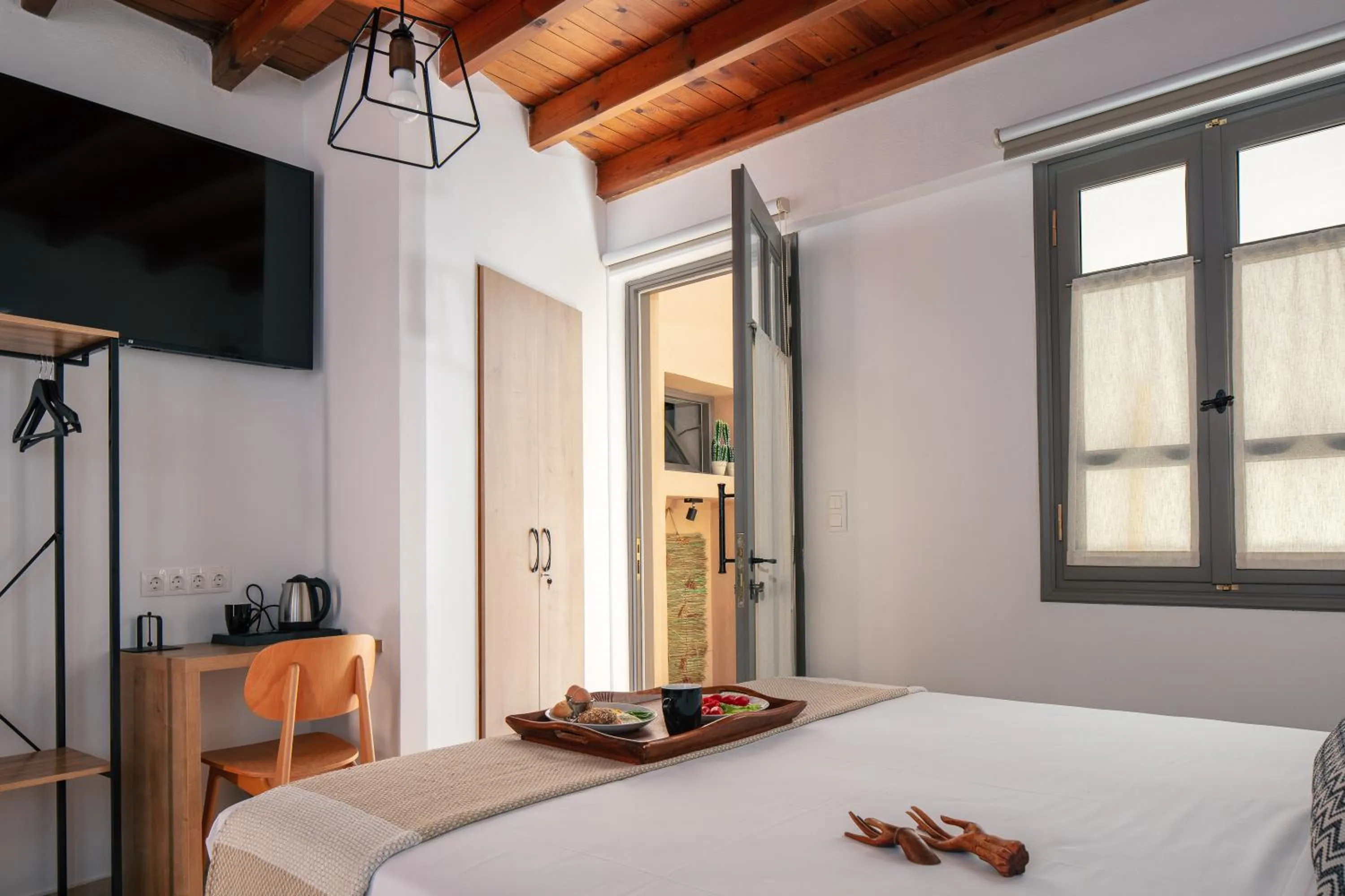 Bedroom, Bed in Gateway Suites