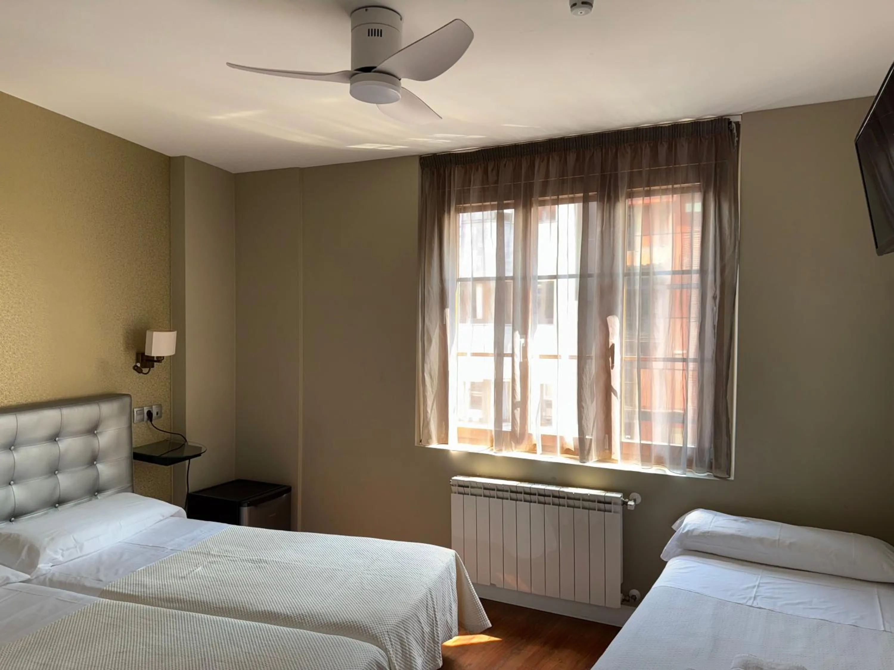 Photo of the whole room, Bed in Hotel Boutique Rosal Oviedo