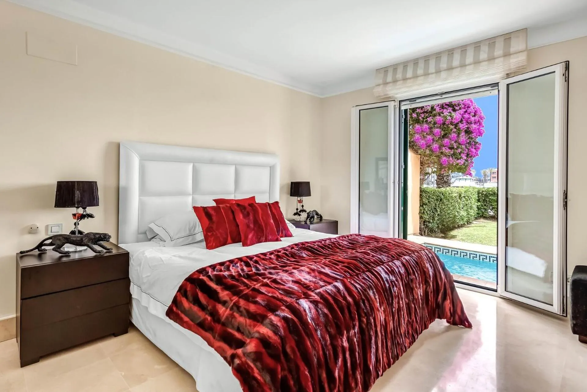 Bed in YOLO Spaces - Sotogrande Marina Boutique Apartment